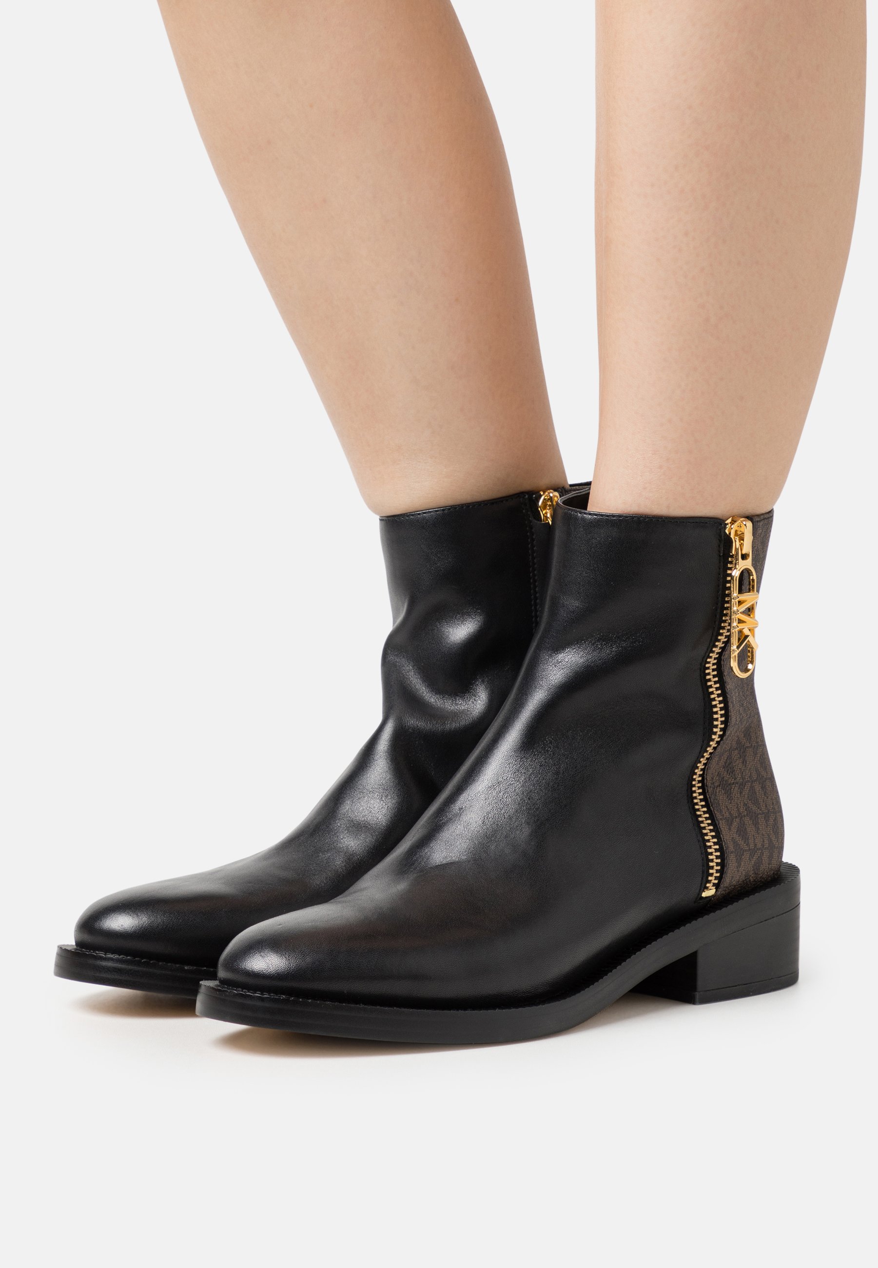 REGAN- Classic ankle boots