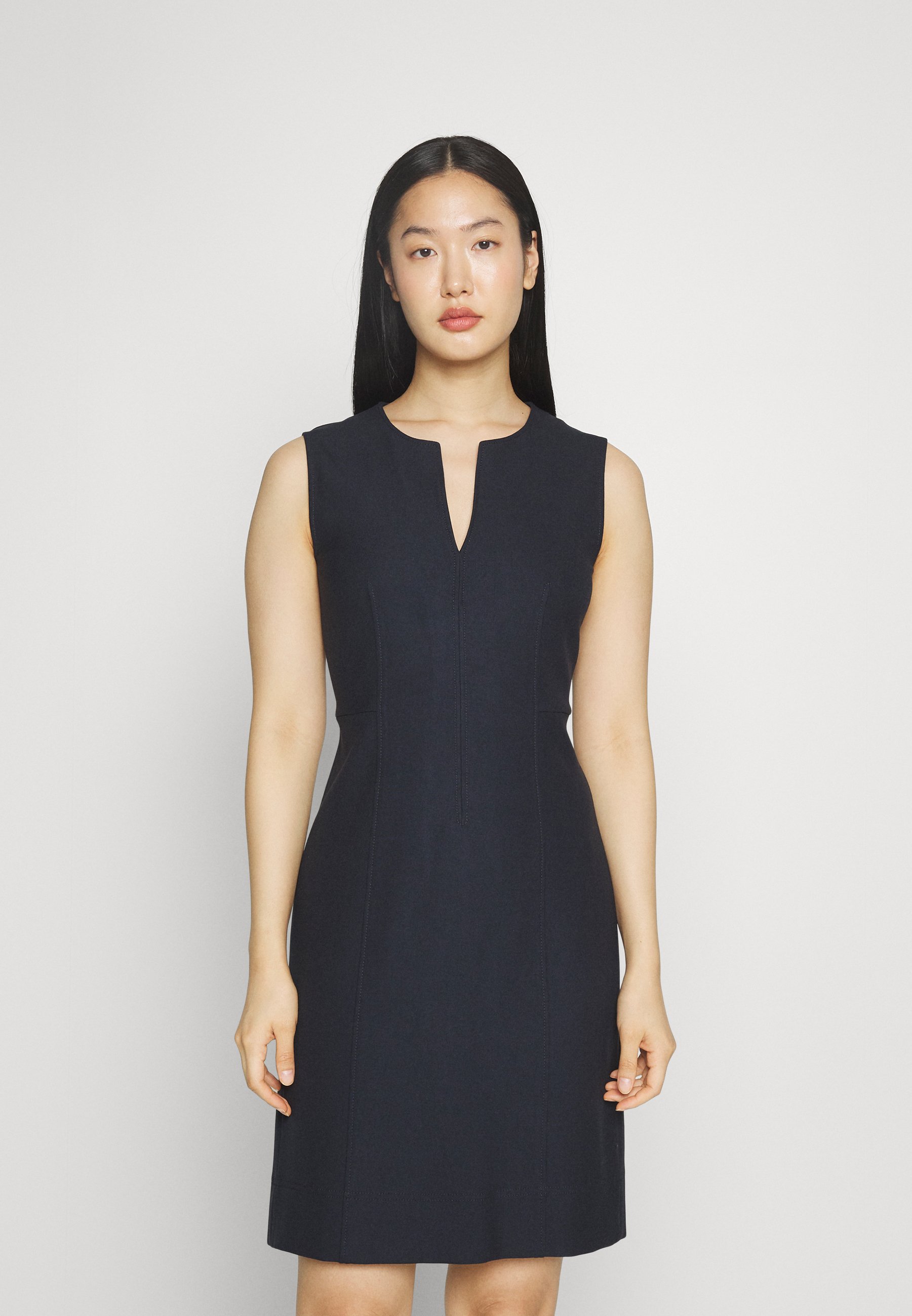 SLEEVELESS BUSINESS DRESS WITH NOTCH NECKLINE - Shift dress