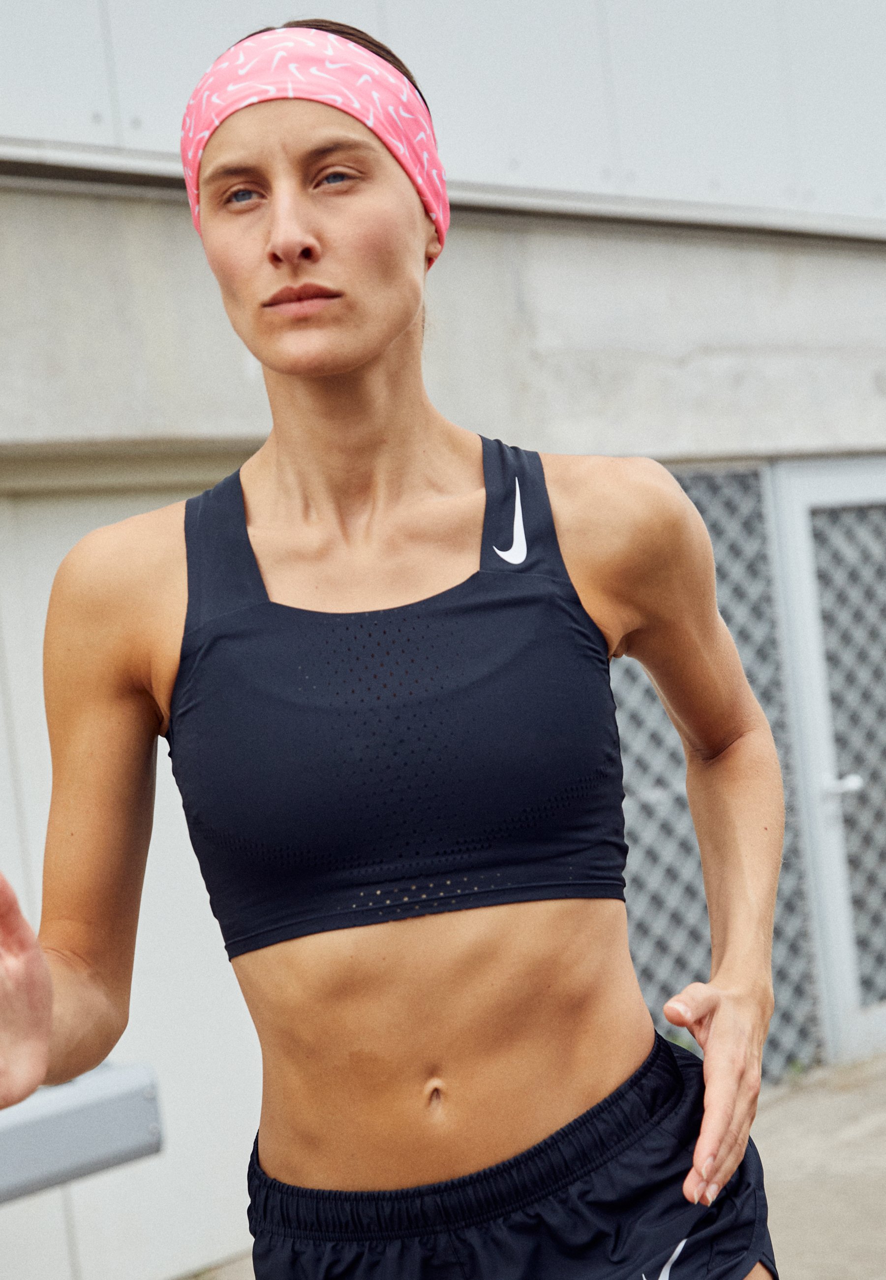 W NK DFADV AROSWFT CROP - Top