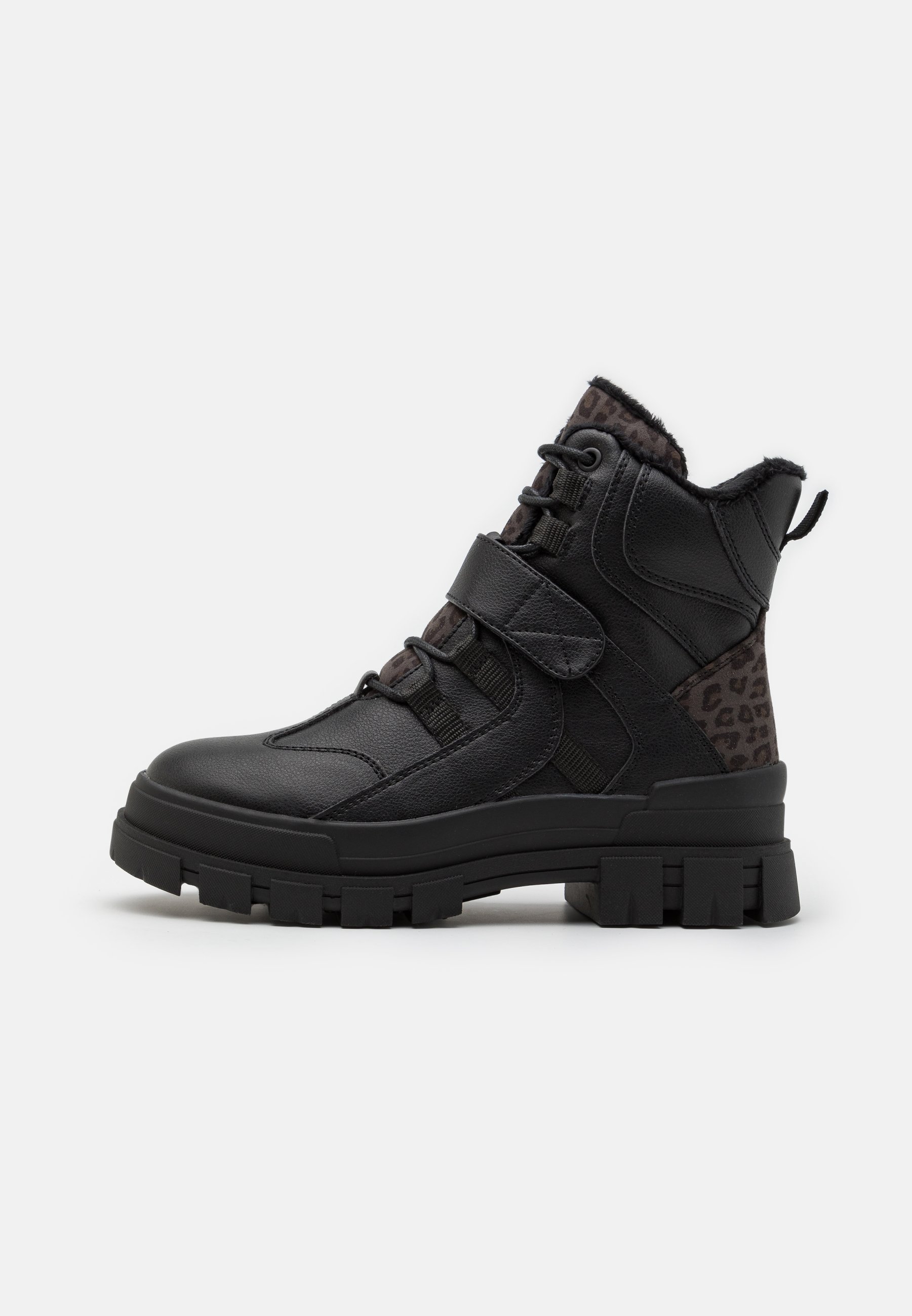 Lace-up ankle boots