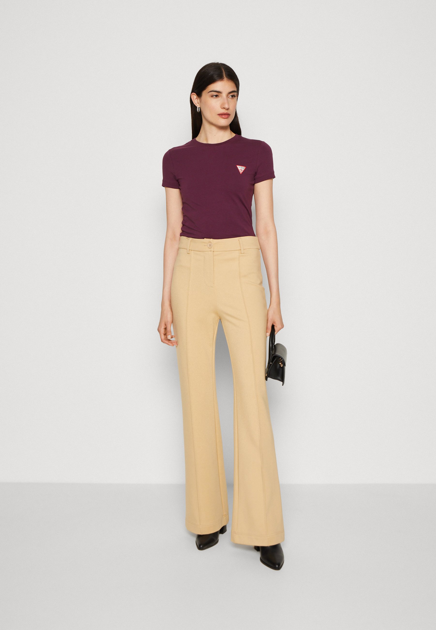 TRIANGLE - Basic T-shirt
