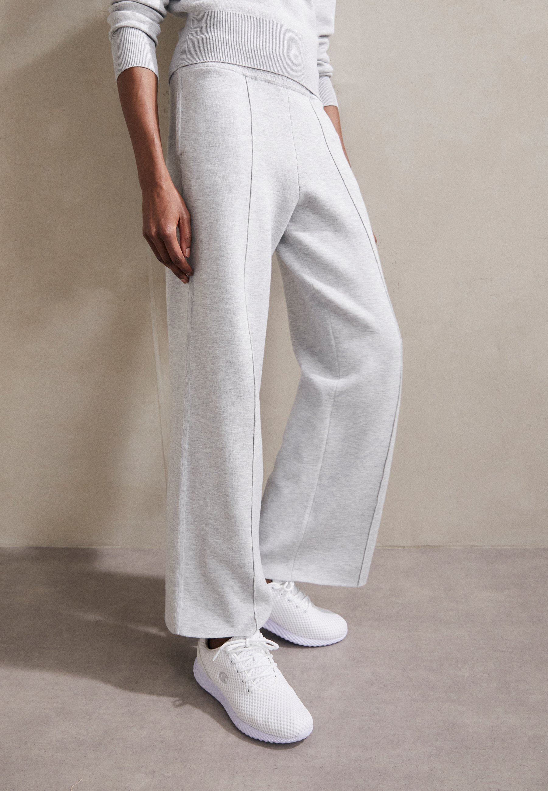 TIMELESS TRACK PANT - Tracksuit bottoms