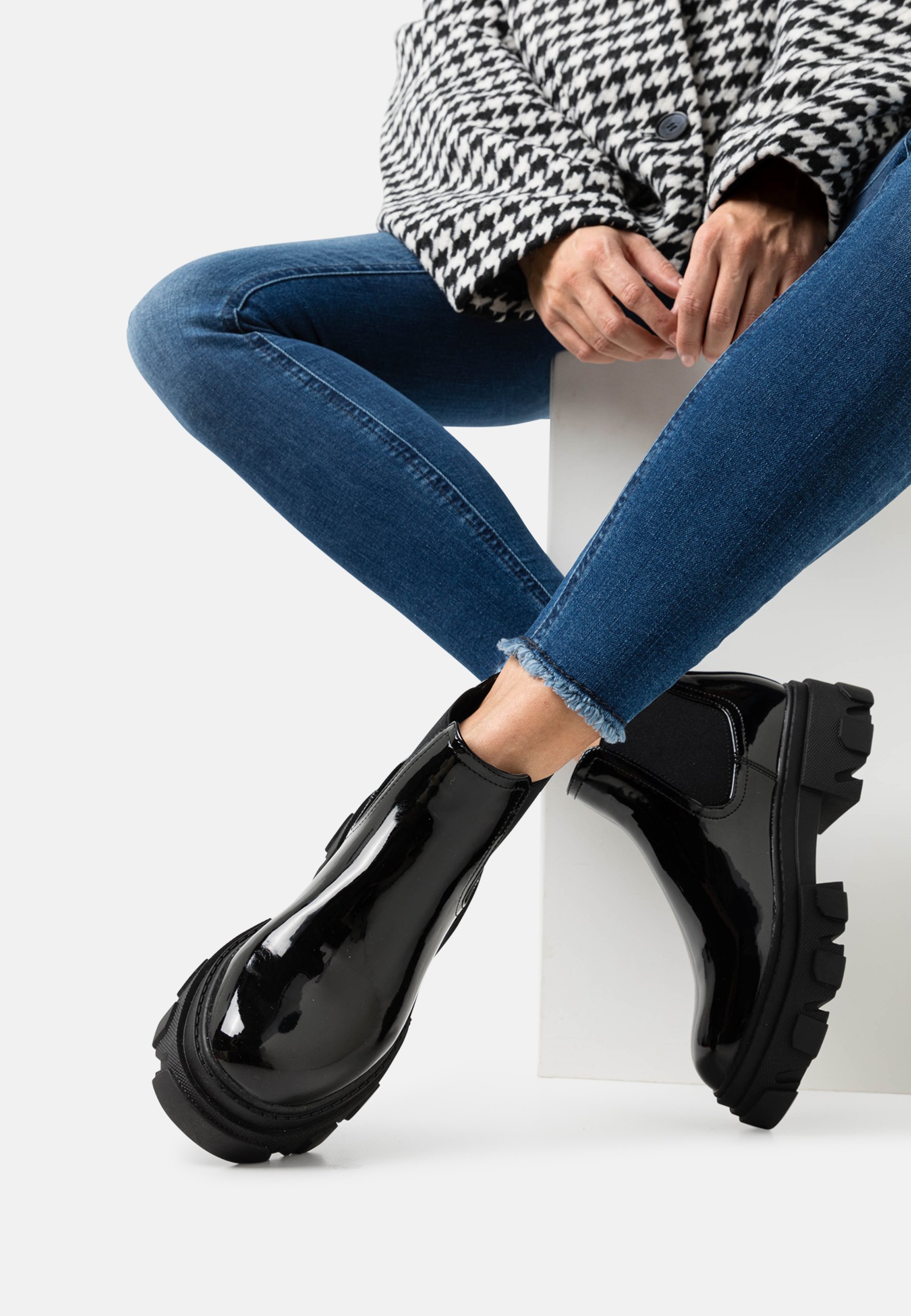 Platform ankle boots