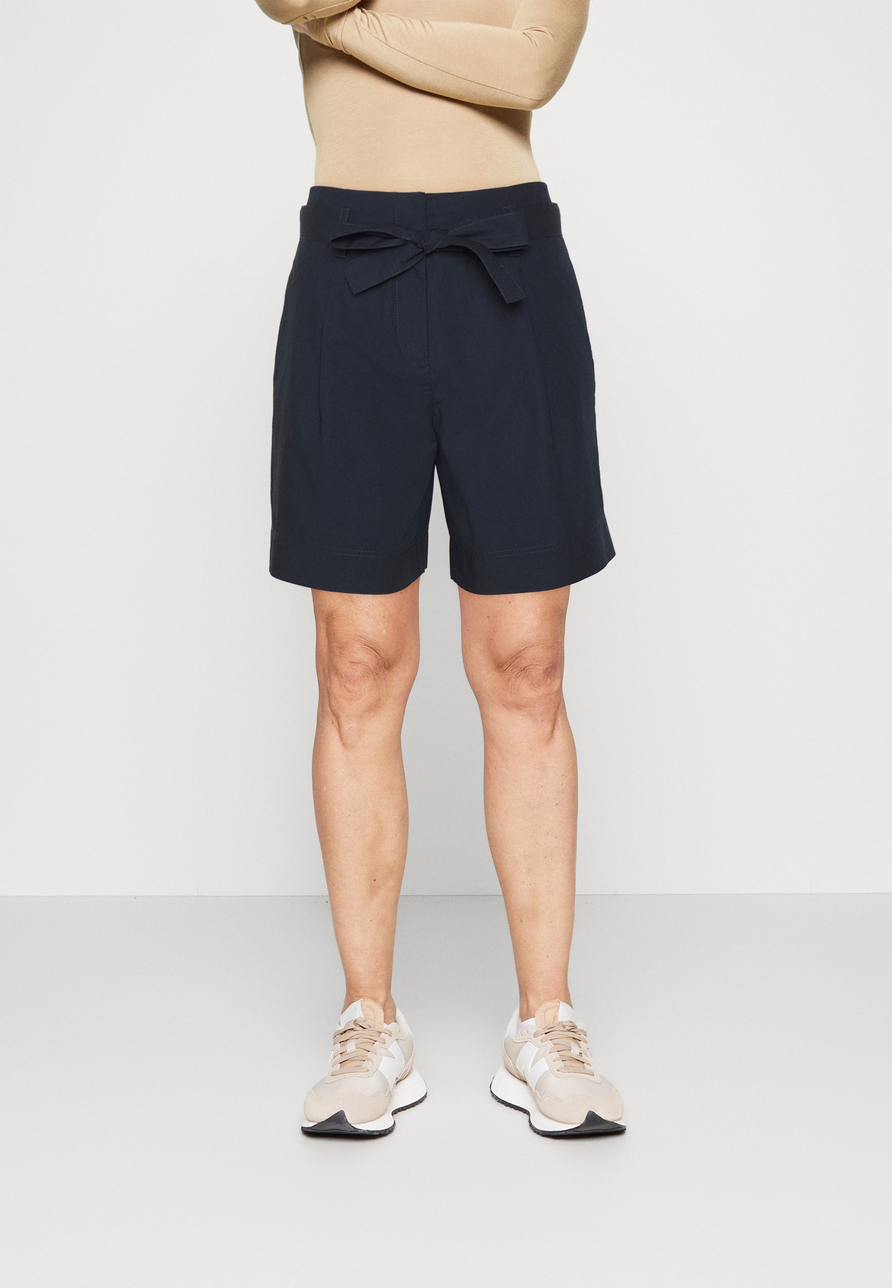 HIGH RISE PLEATS BELT - Shorts