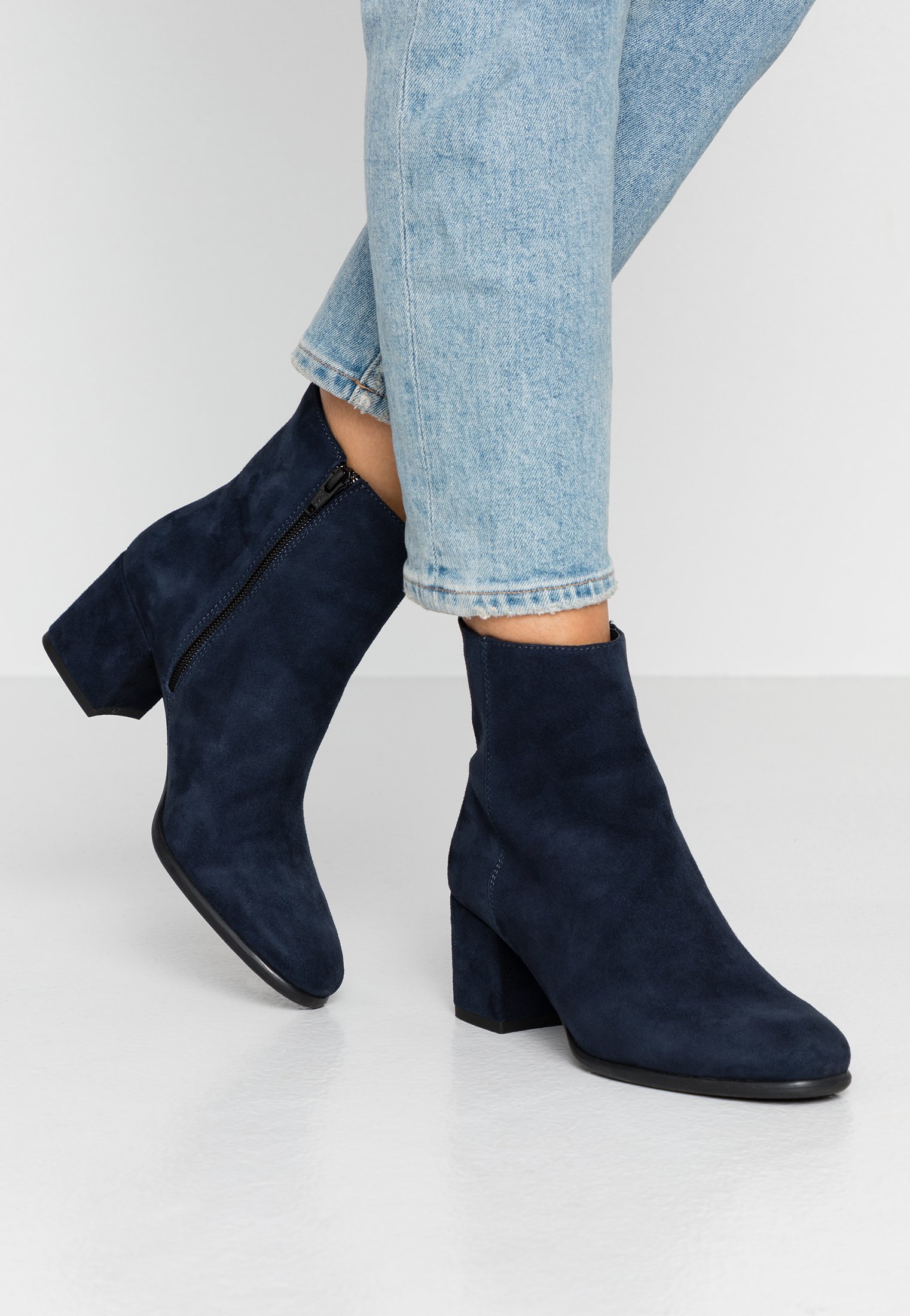 LEATHER- Classic ankle boots