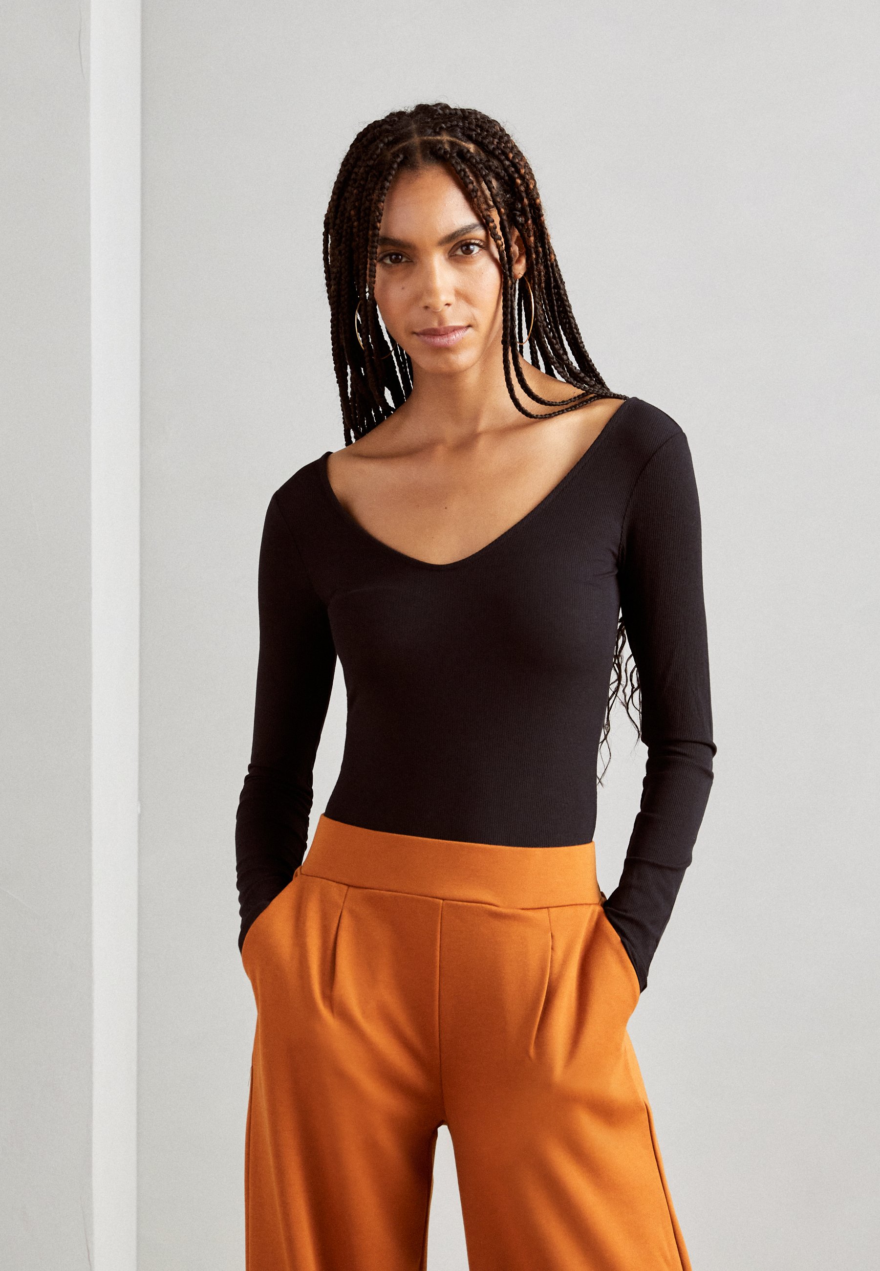 Long sleeved top