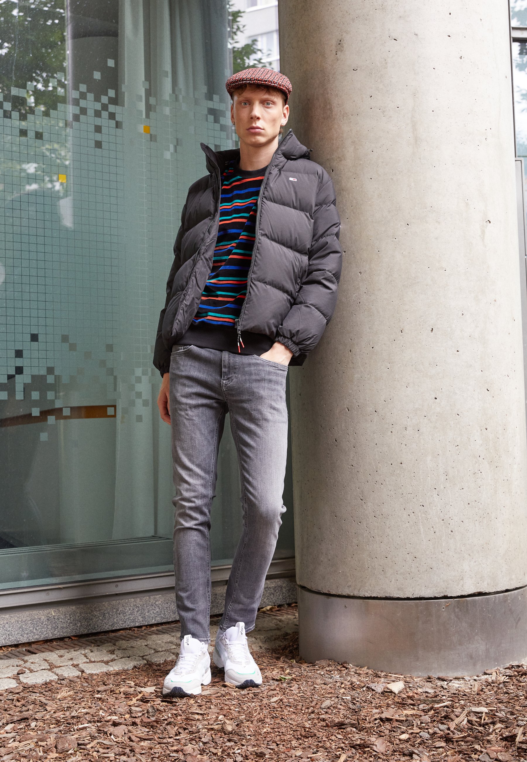 ESSENTIAL JACKET - Down jacket