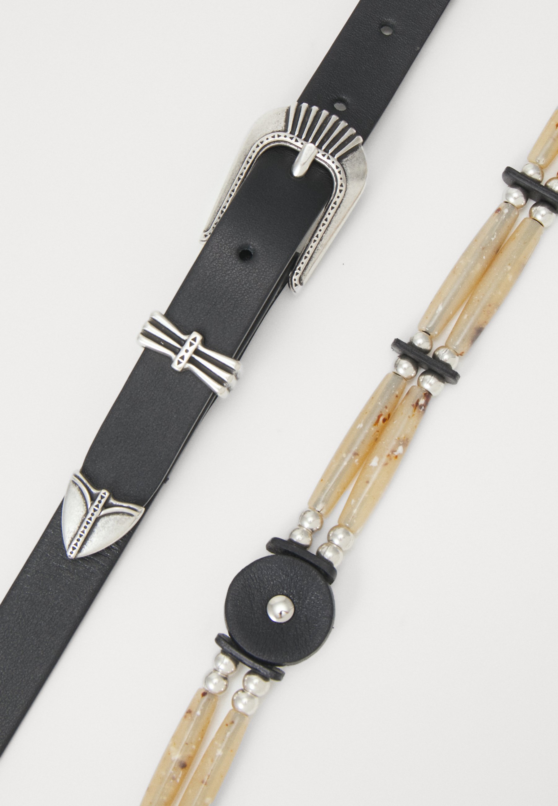 CEINTURE EN TAILLE HAUTE FINE AVEC DES PIECES - Belt