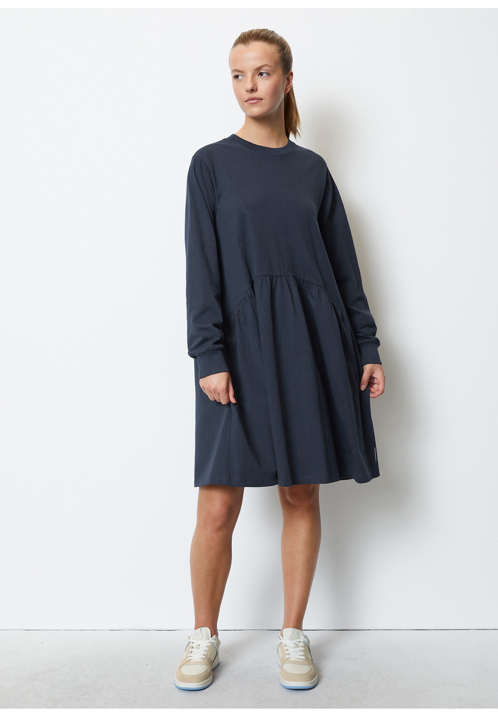 LONGSLEEVE RUFFLED HEM - Jersey dress
