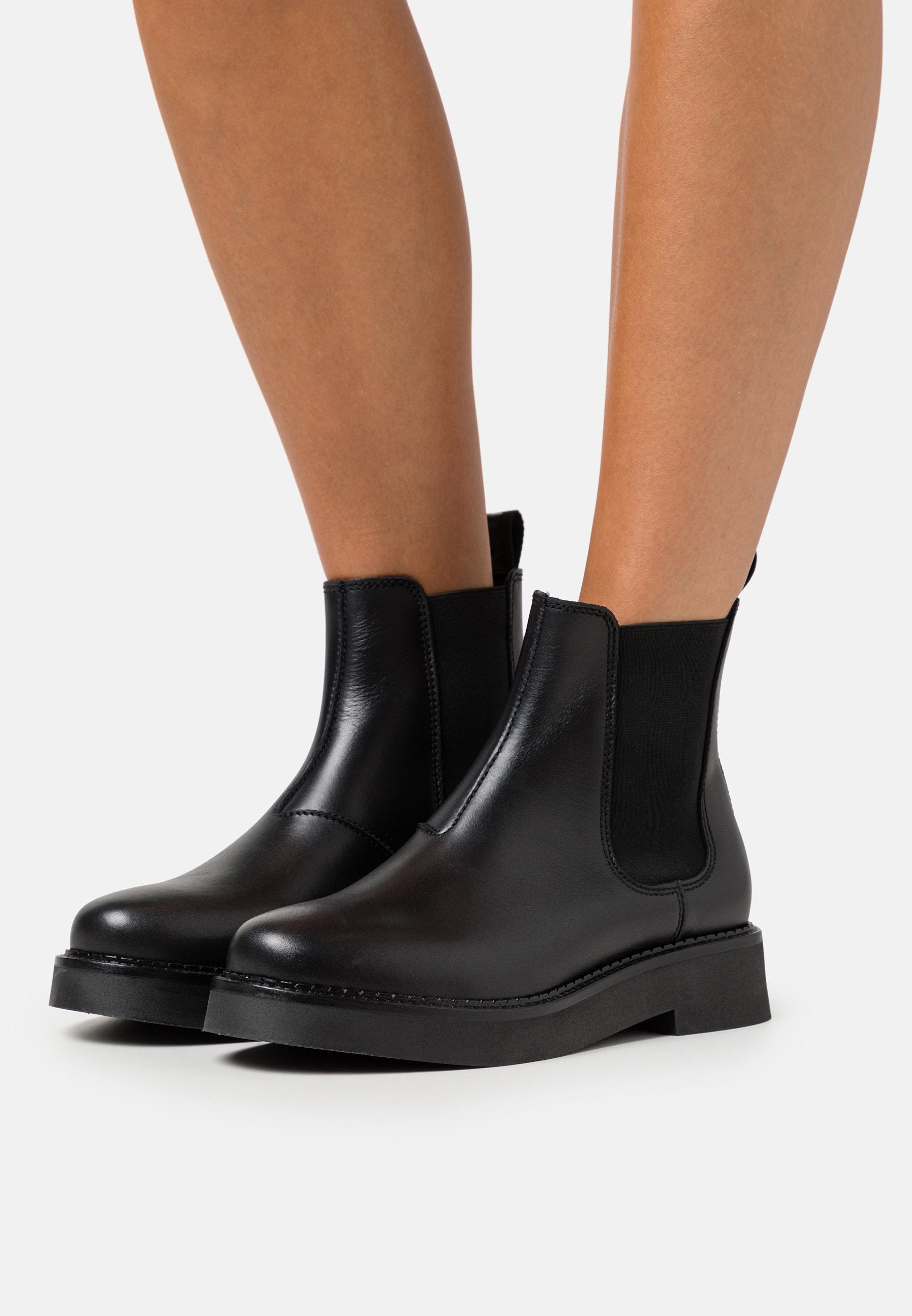 CHELSEA FLAT BOOT - Platform ankle boots