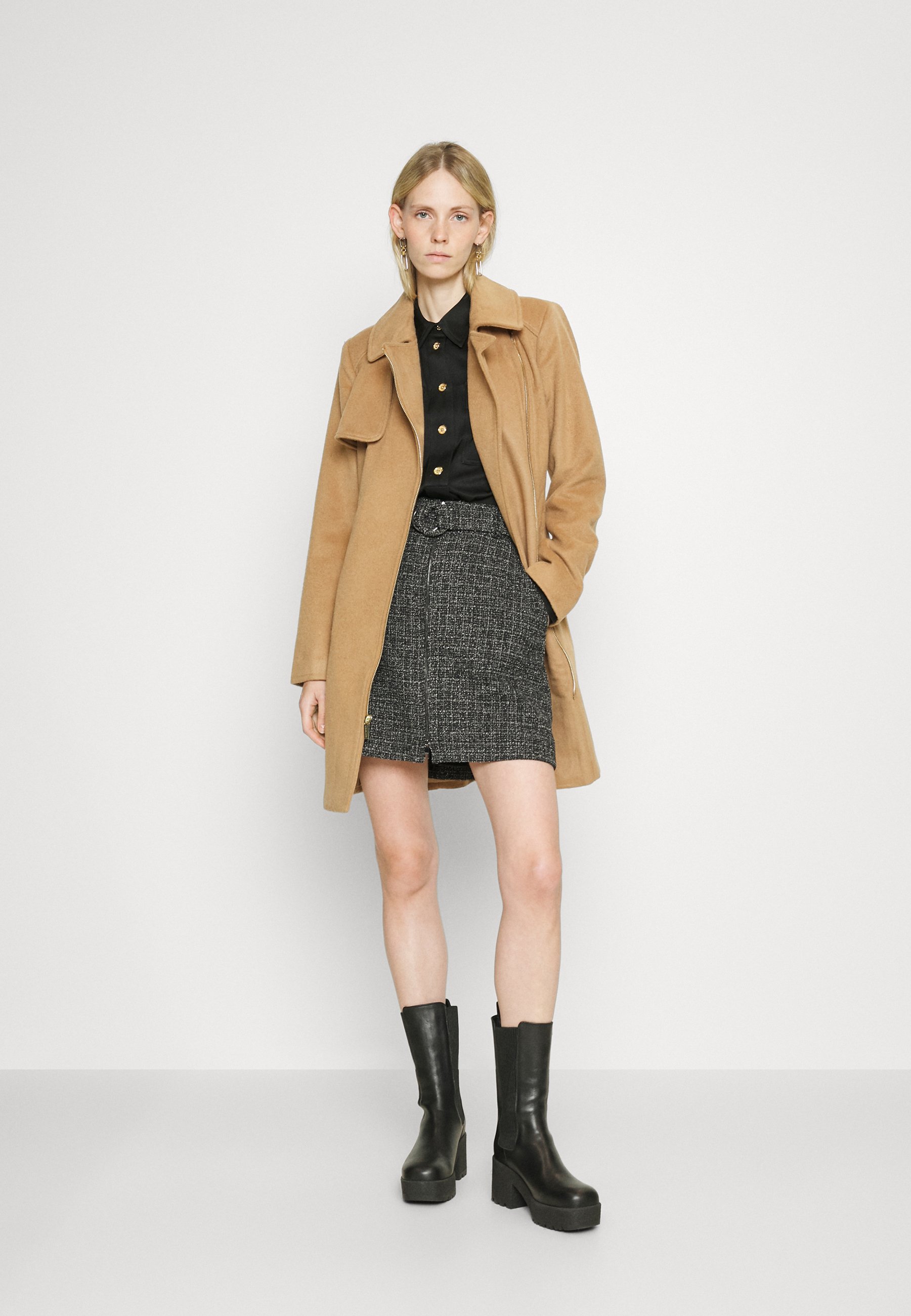 Short coat