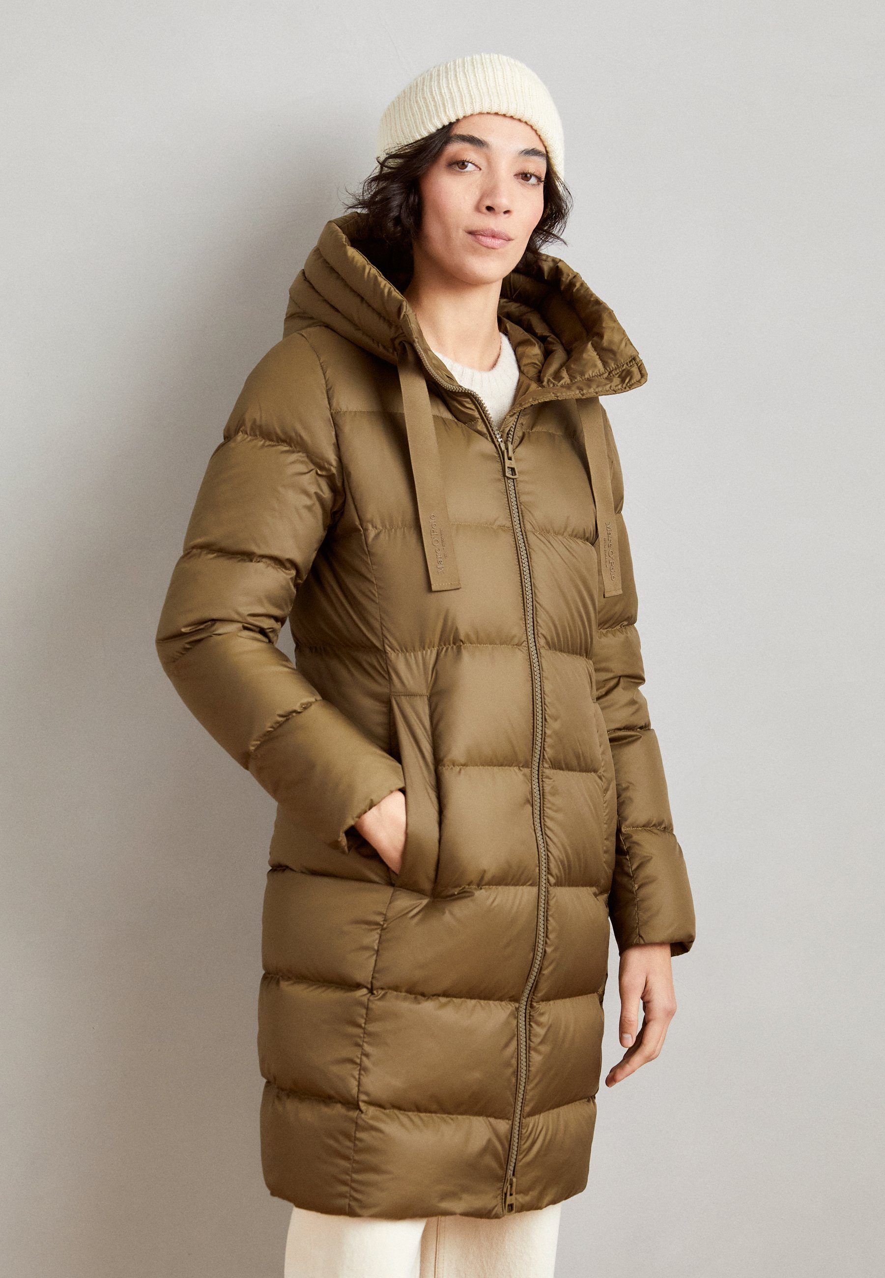 FIXED HOOD WELT POCKETS LOGO TAPES - Down coat