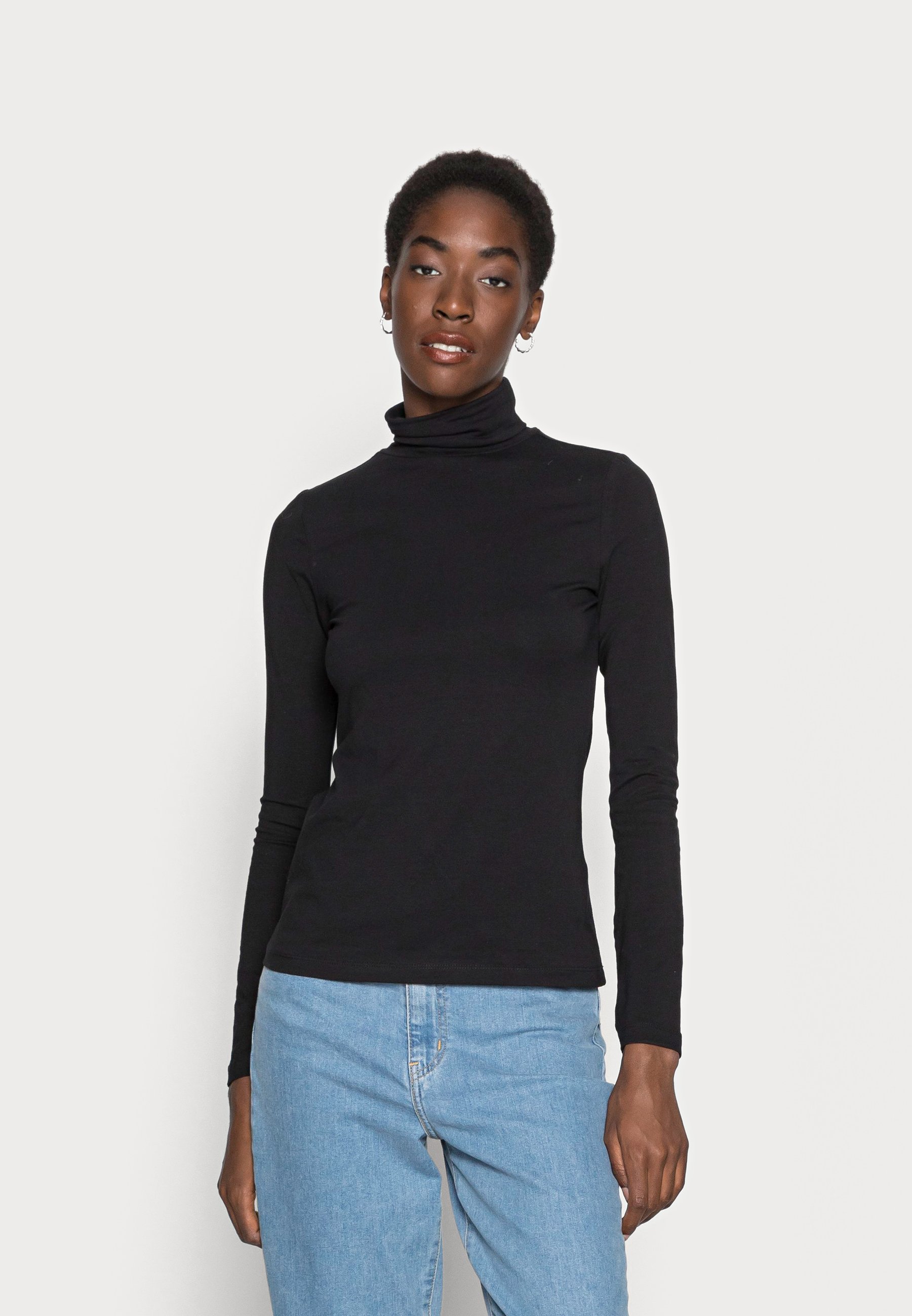 Long sleeved top