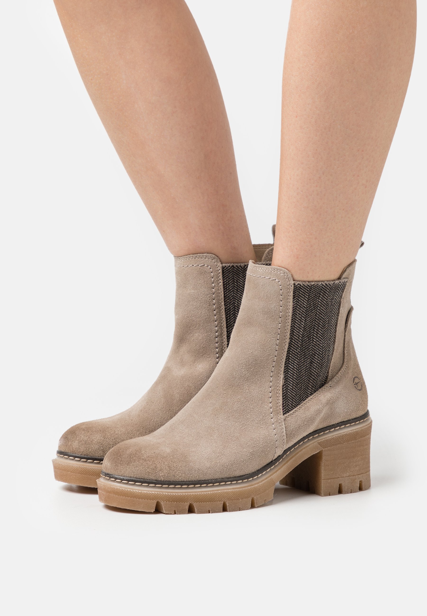 Platform ankle boots