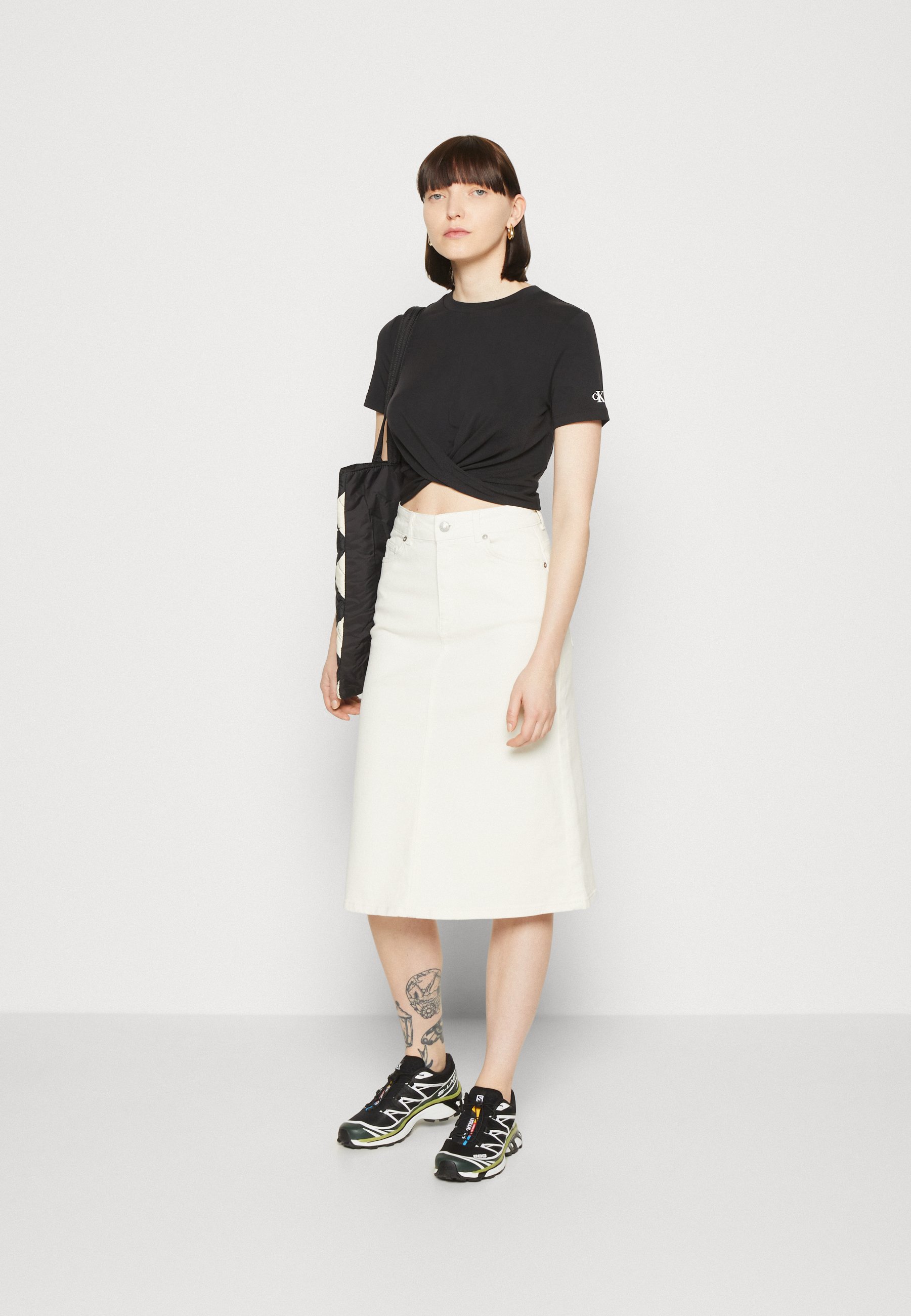 TWISTED CROPPED - Print T-shirt
