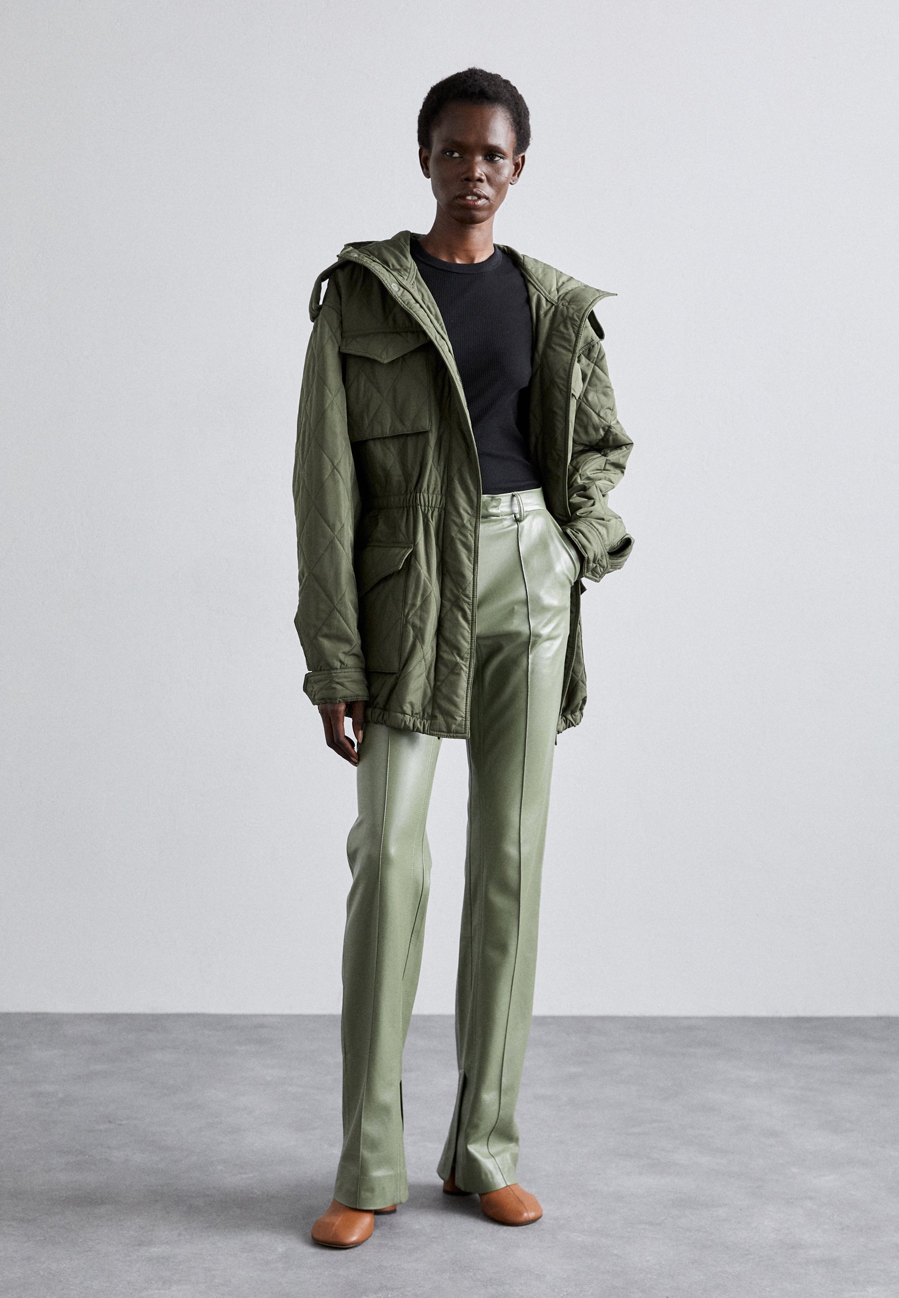 QUILTED HOODED CARGO - Parka