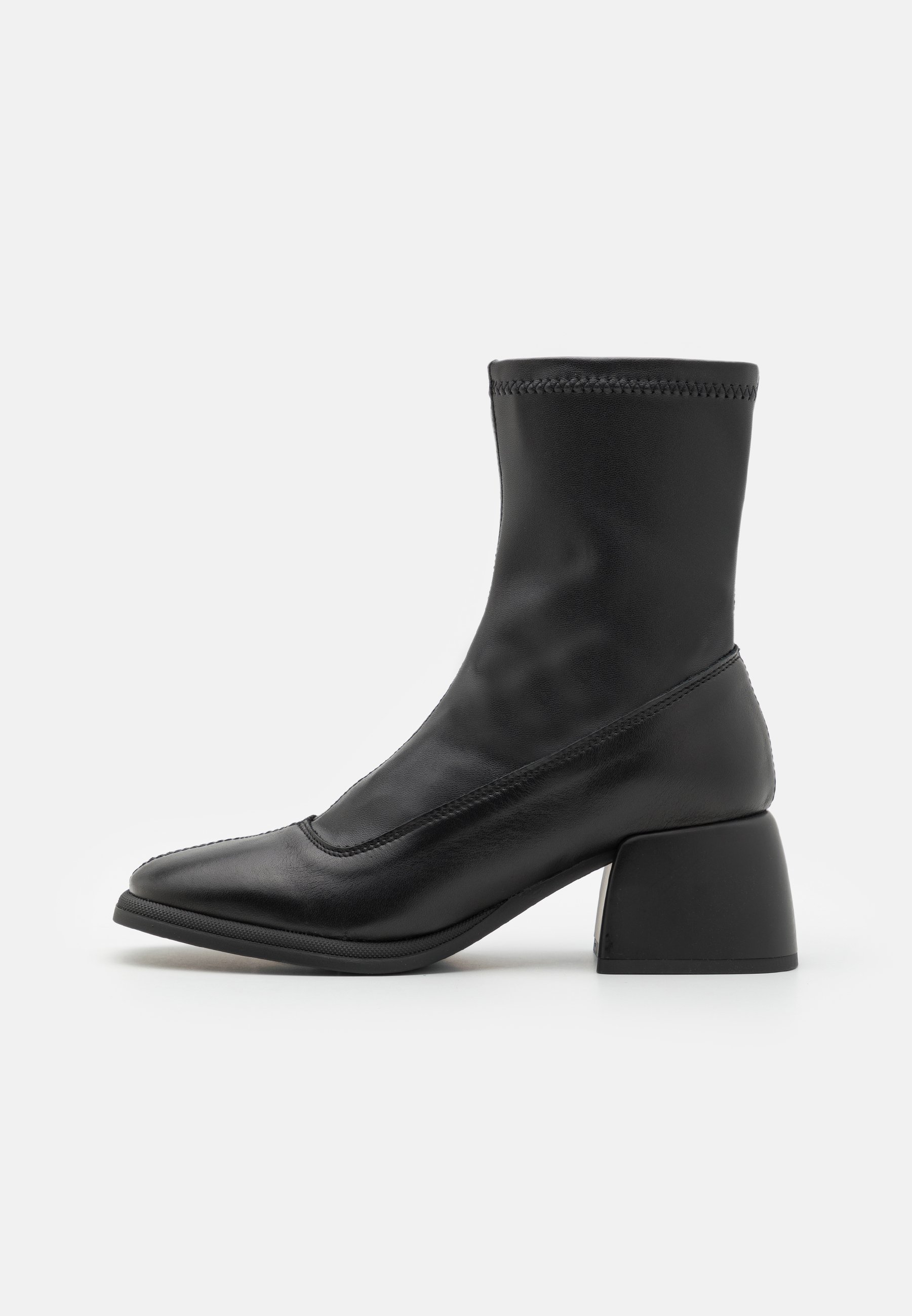 LEATHER- Classic ankle boots