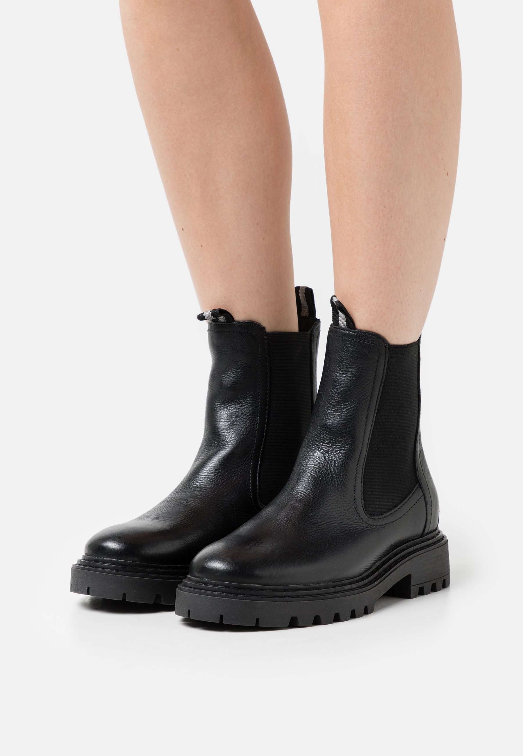 LEATHER- Classic ankle boots