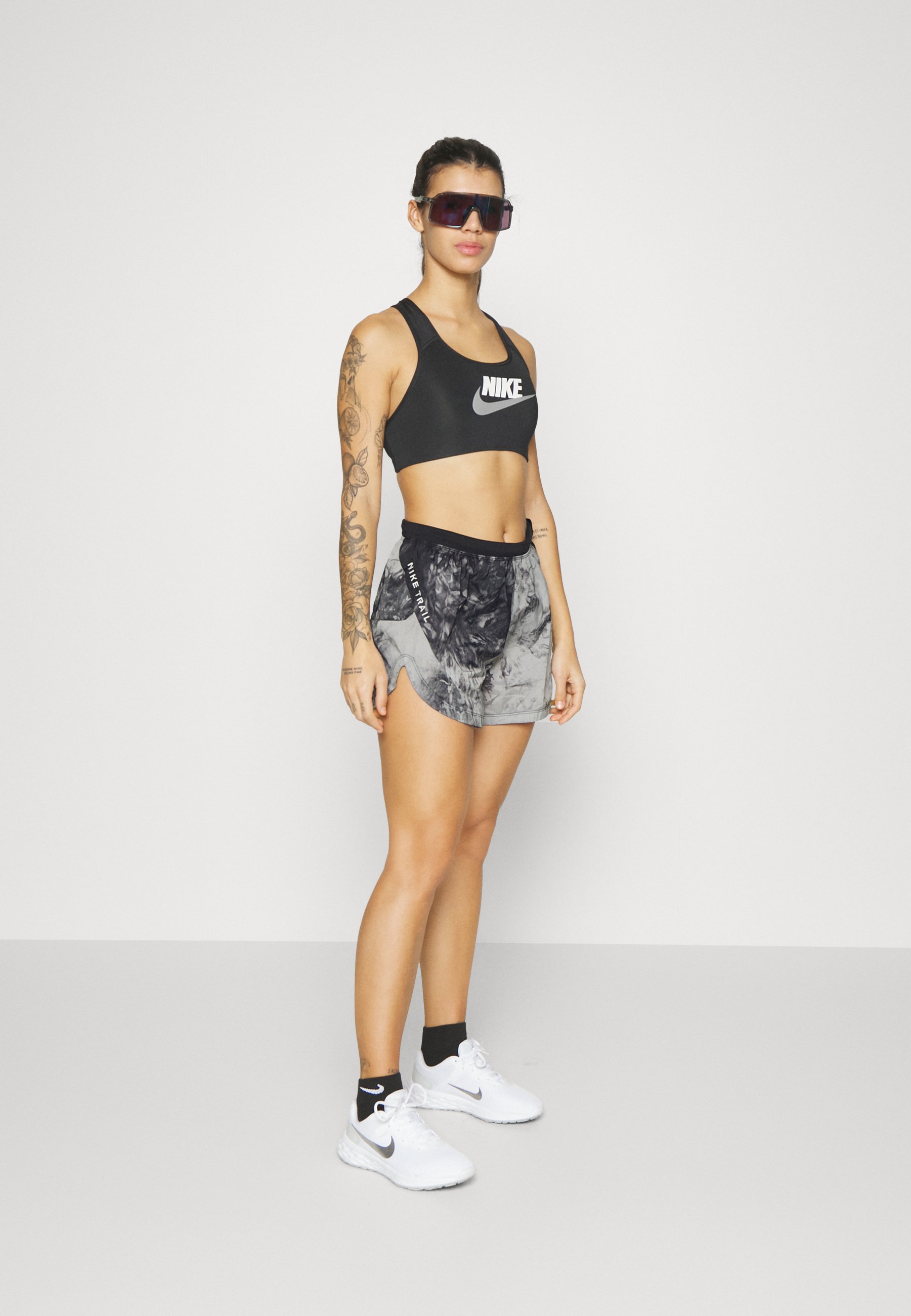 W NK DF TRAIL SHORT - Sports shorts
