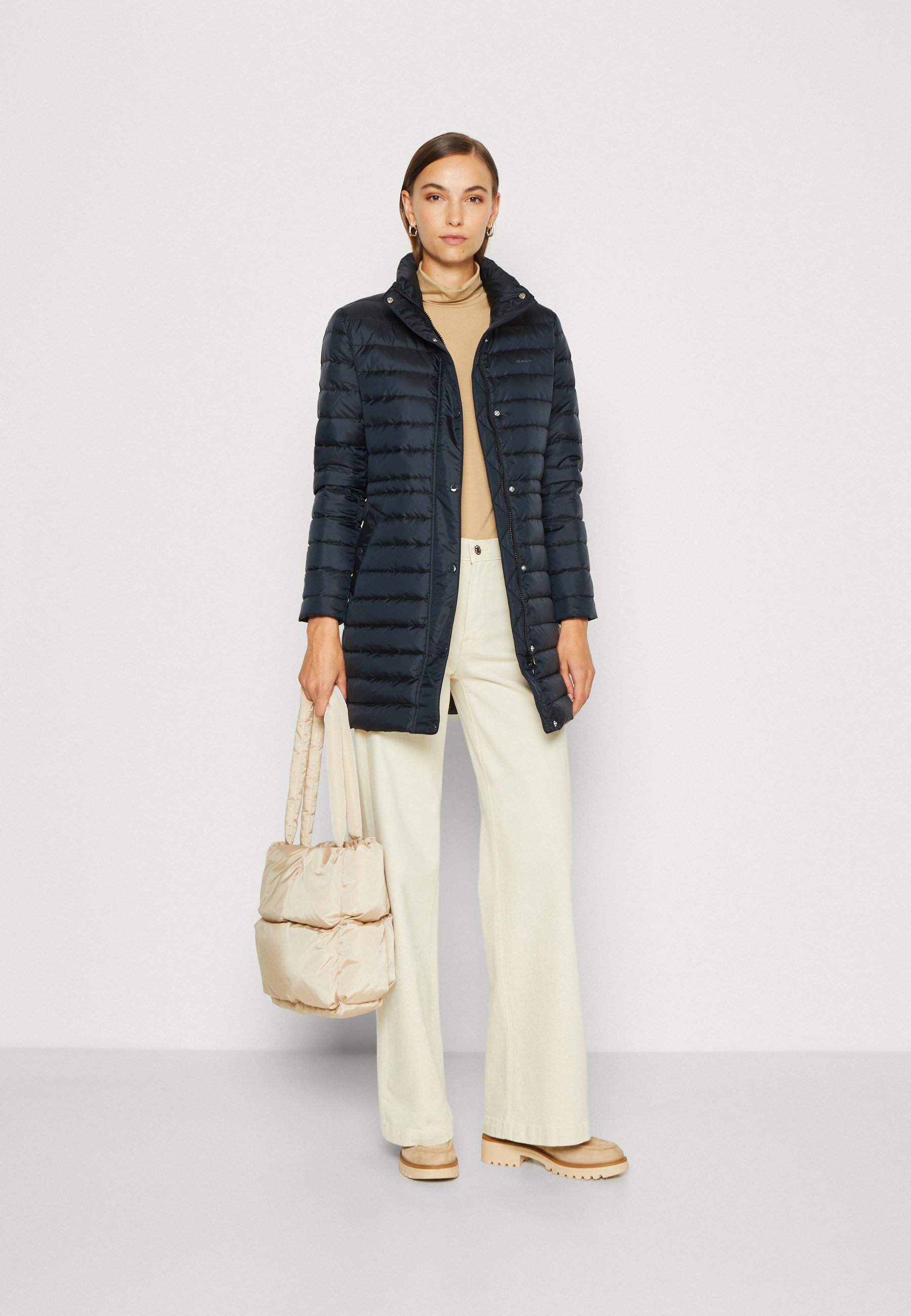 LIGHT COAT - Down coat