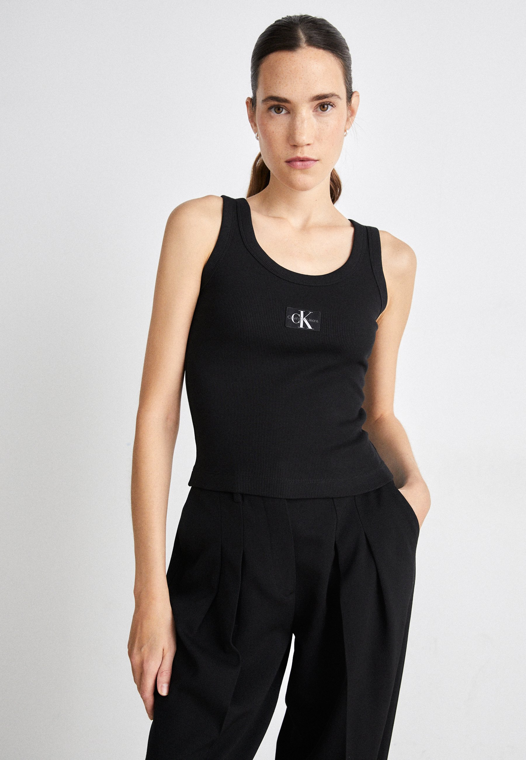 LABEL TANK- Top