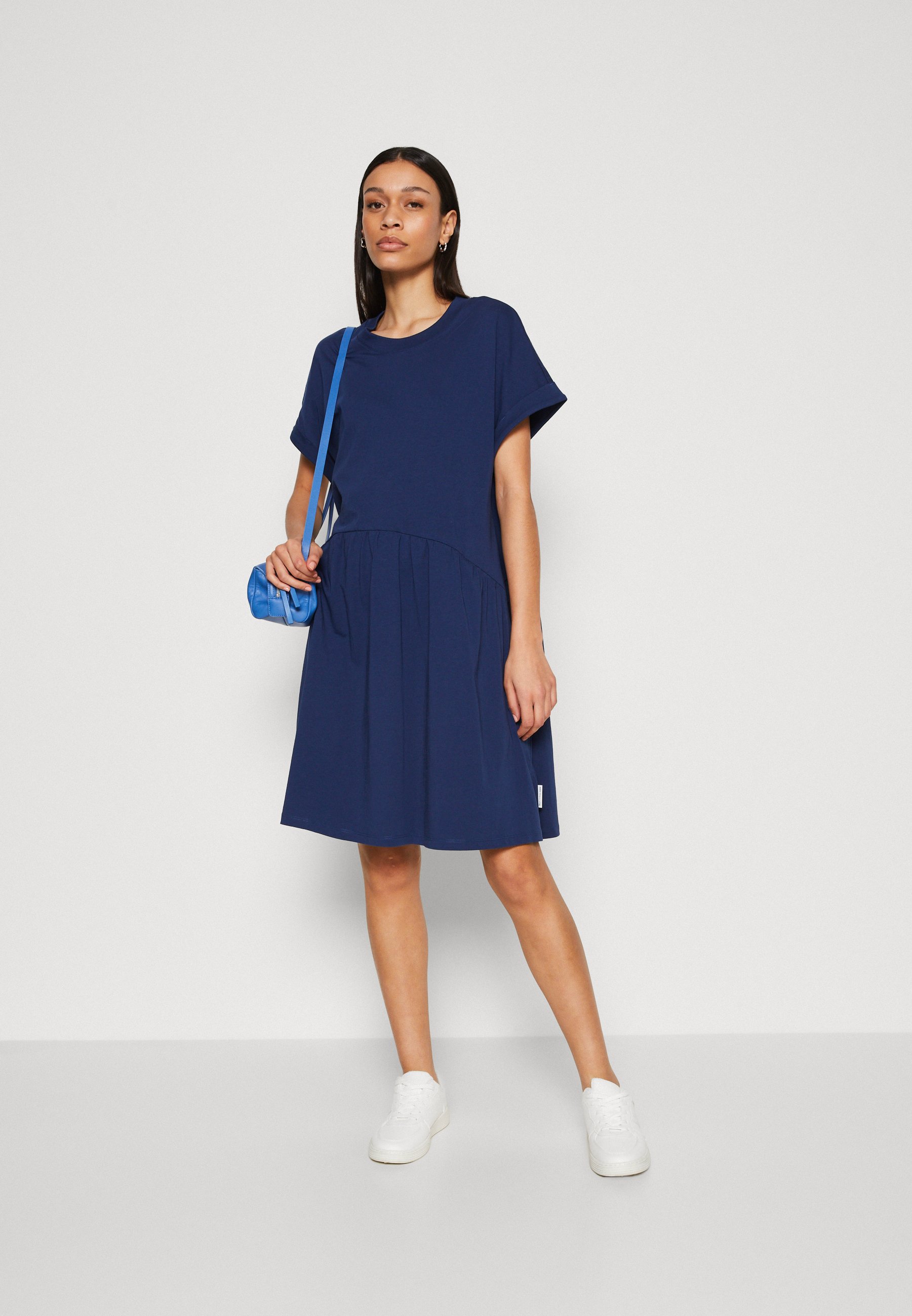 DRESS T SHIRT STYLE HEAVY RUFFLES - Jersey dress