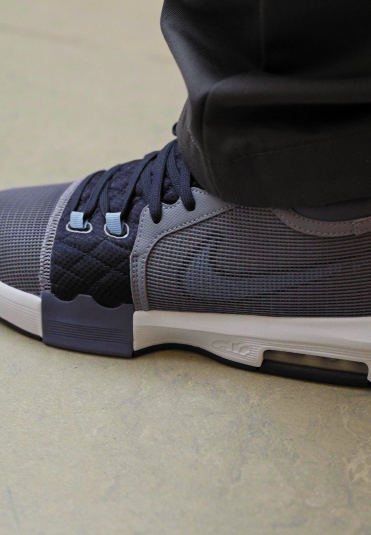LEBRON WITNESS VIII - Basketball shoes