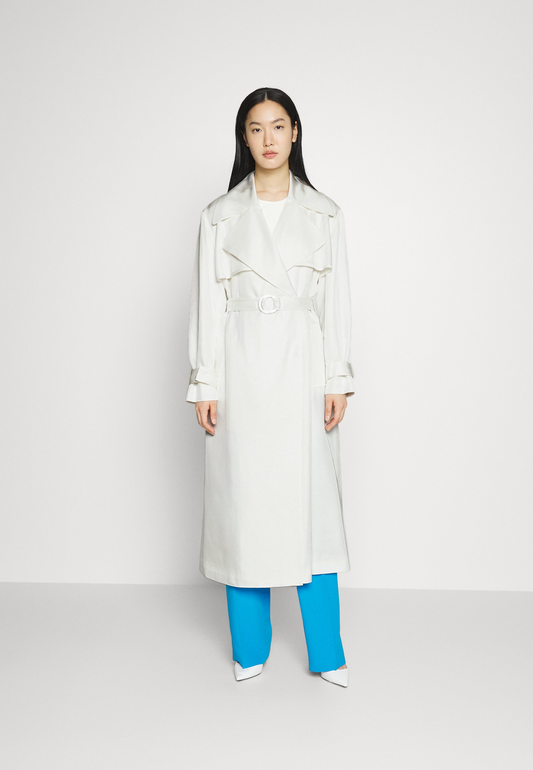 CALISSI SATIN - Trenchcoat