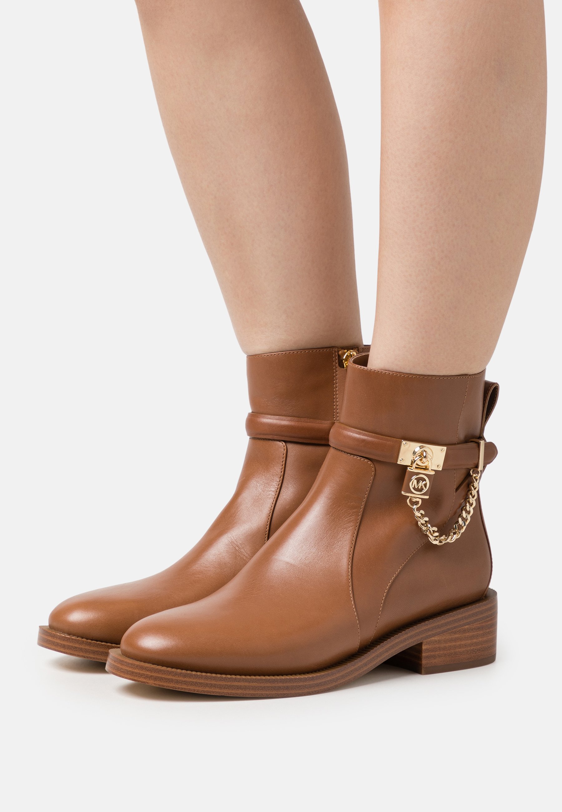 HAMILTON- Classic ankle boots