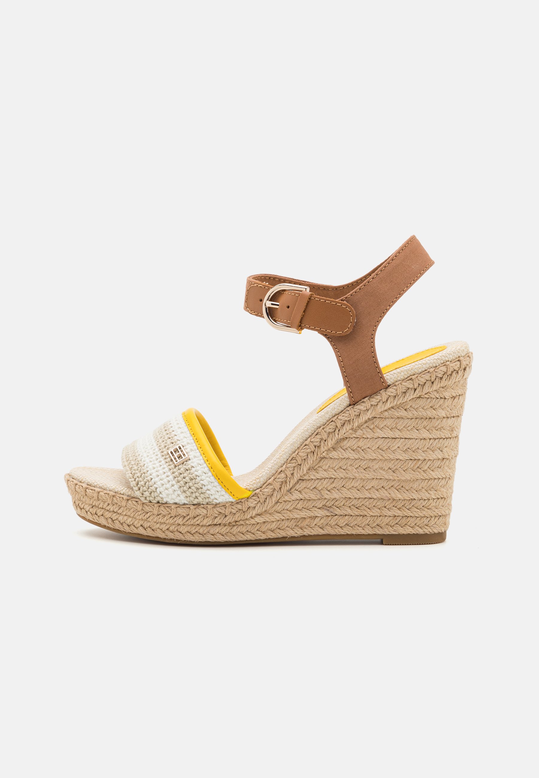 FEMININE CROCHET- Platform sandals