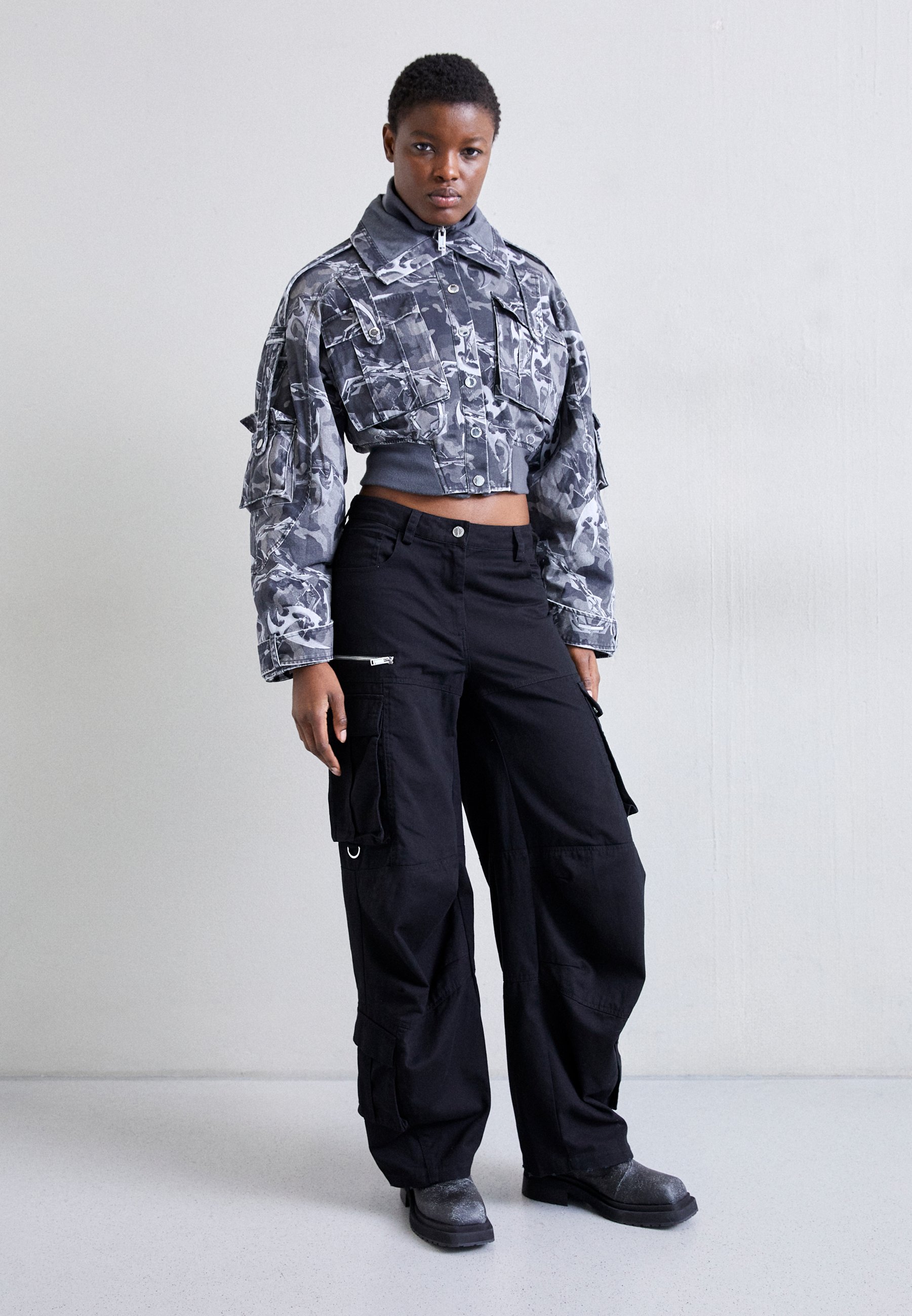 BAGGY TROUSERS - Cargo trousers