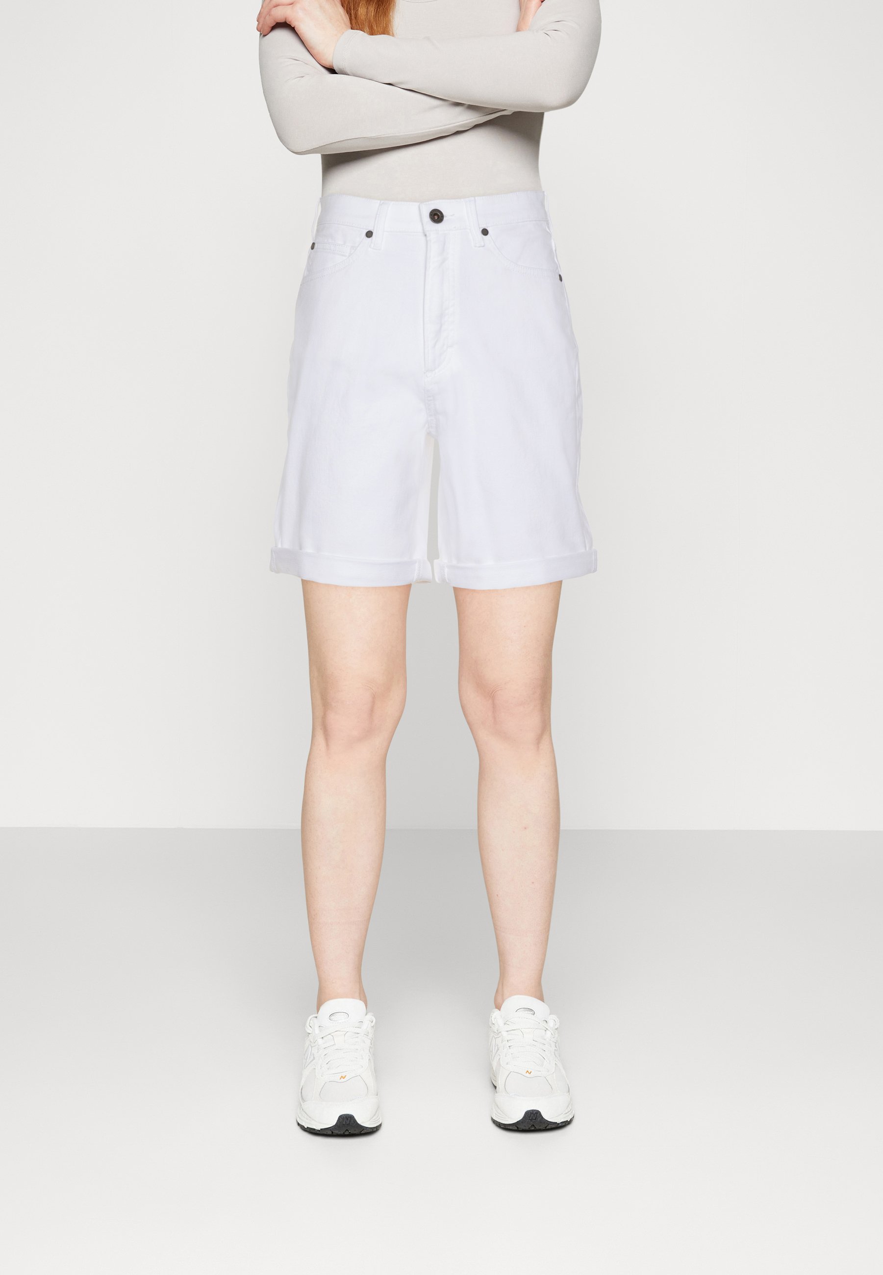 WOVEN 5 POCKET HIGH WAIST RELAXED FIT MID LENGTH TURN - Shorts