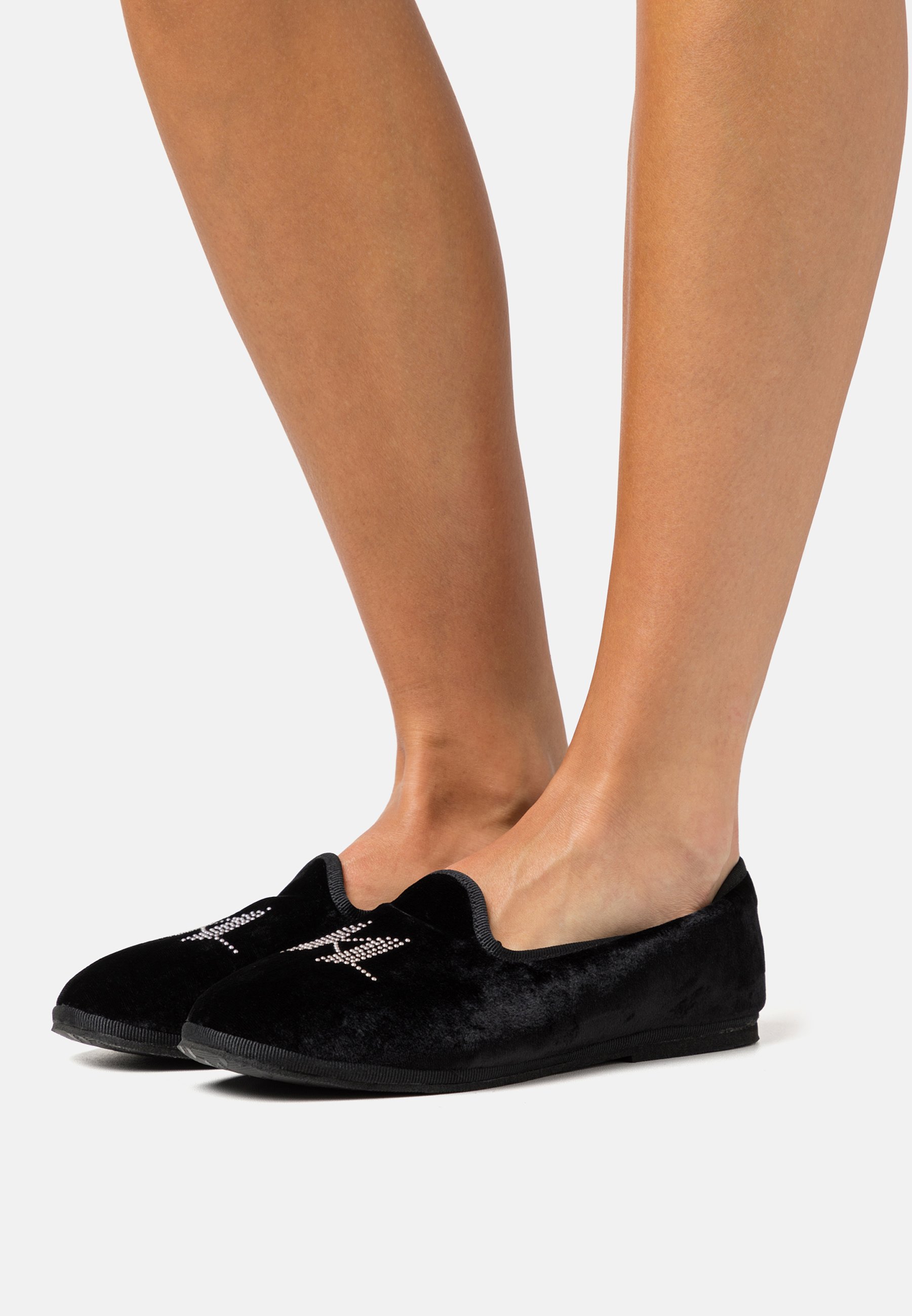 KLARA MONOGRAM SLIPPER - Slippers