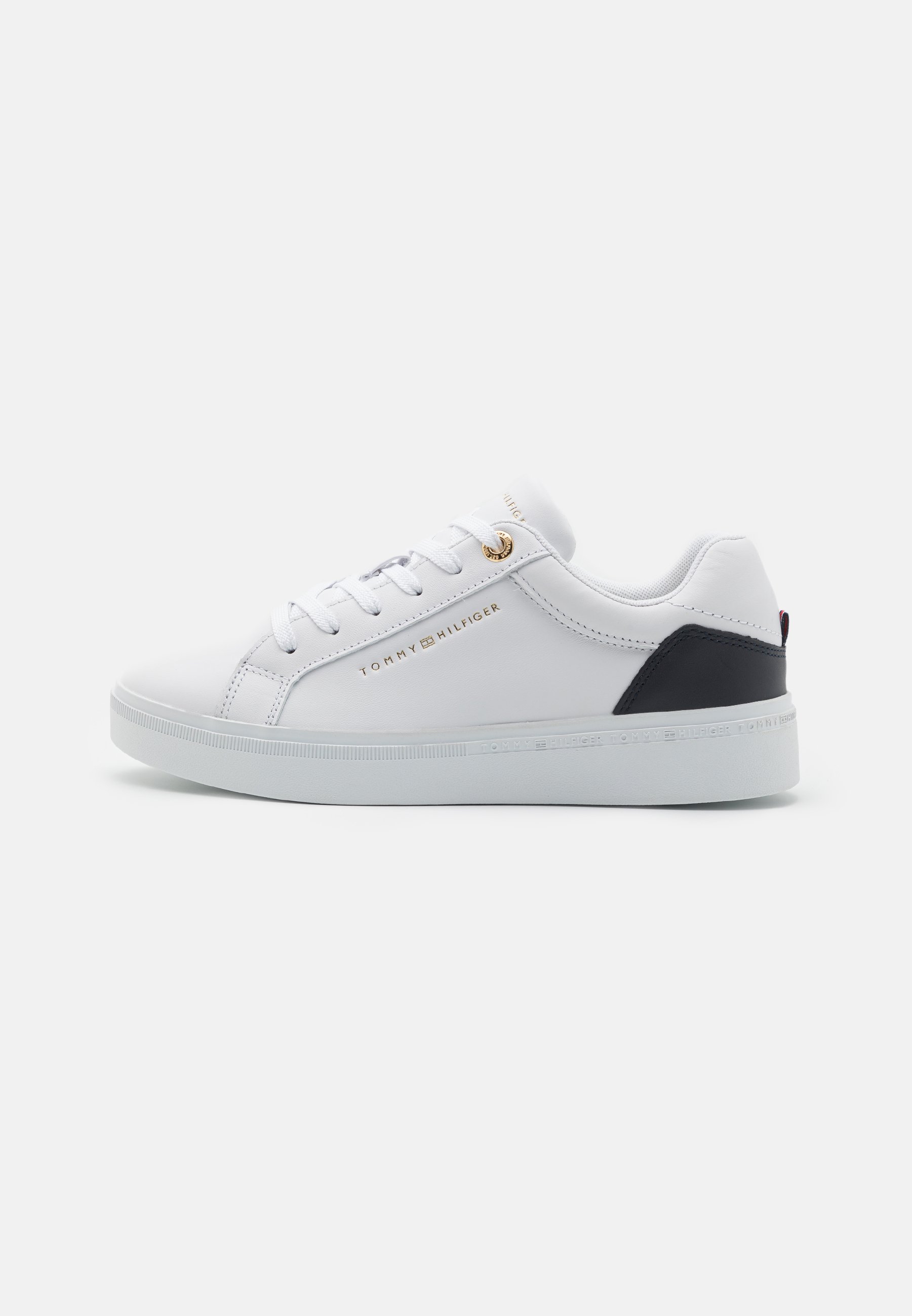 ELEVATED ESSENTIAL COURT- Trainers