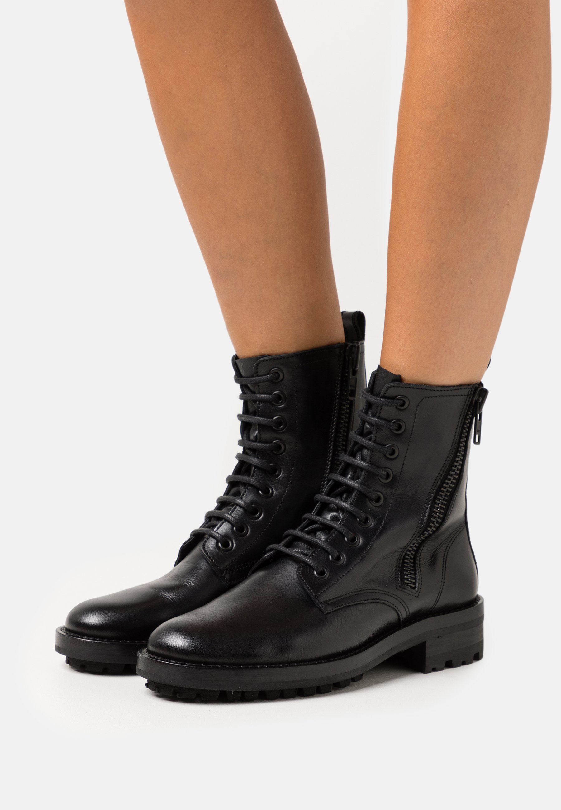 RANGER AVEC FERMETURE ÉCLAIR LATÉRALE - Lace-up ankle boots