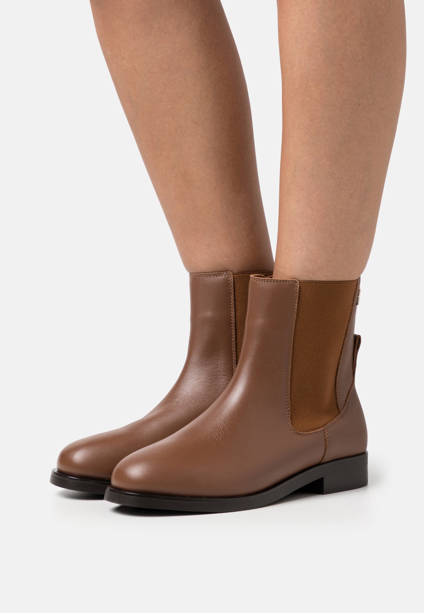 ELEVATED ESSENTIAL BOOTIE - Classic ankle boots