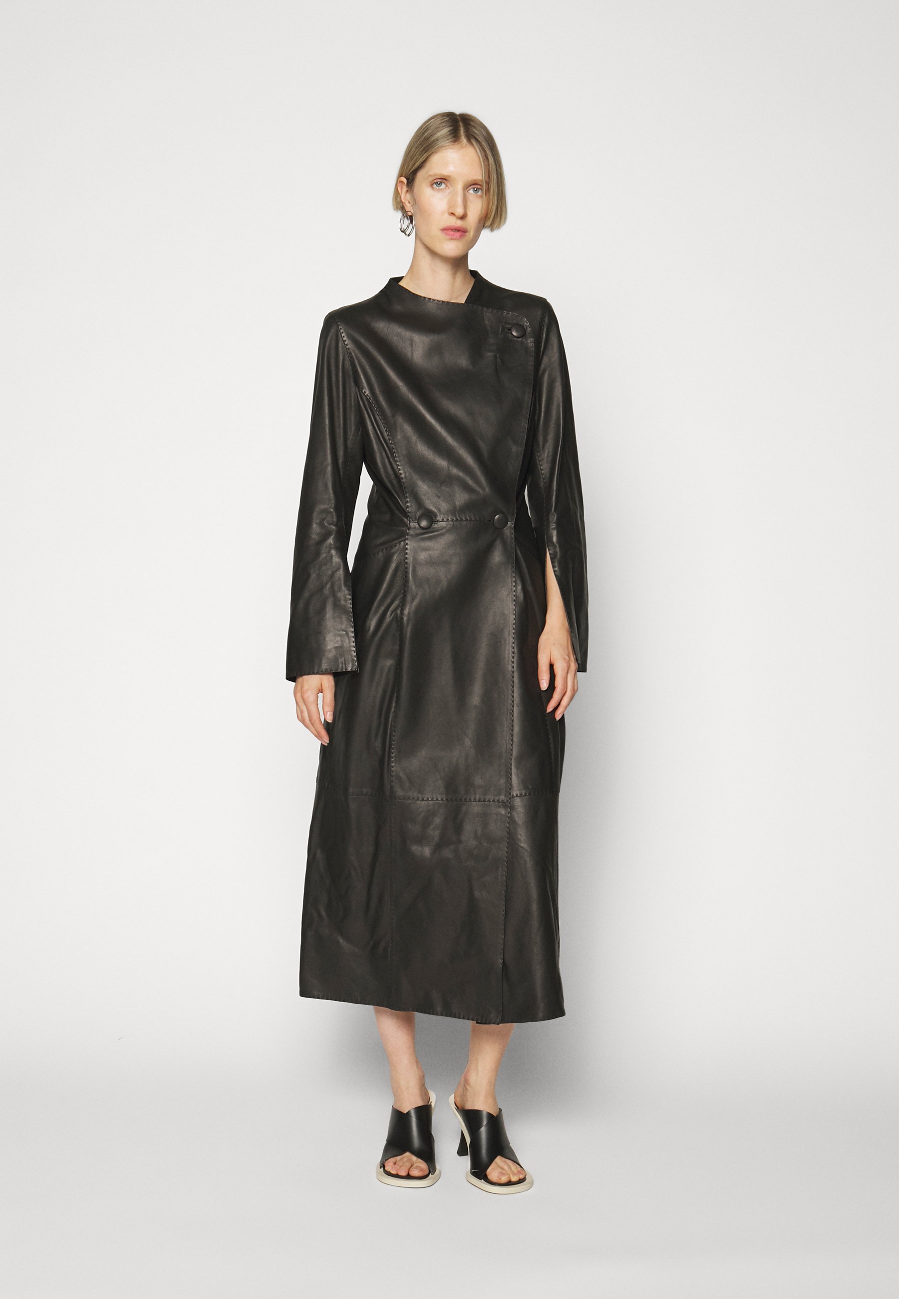 ESSENTIALS SIRRENA - Classic coat