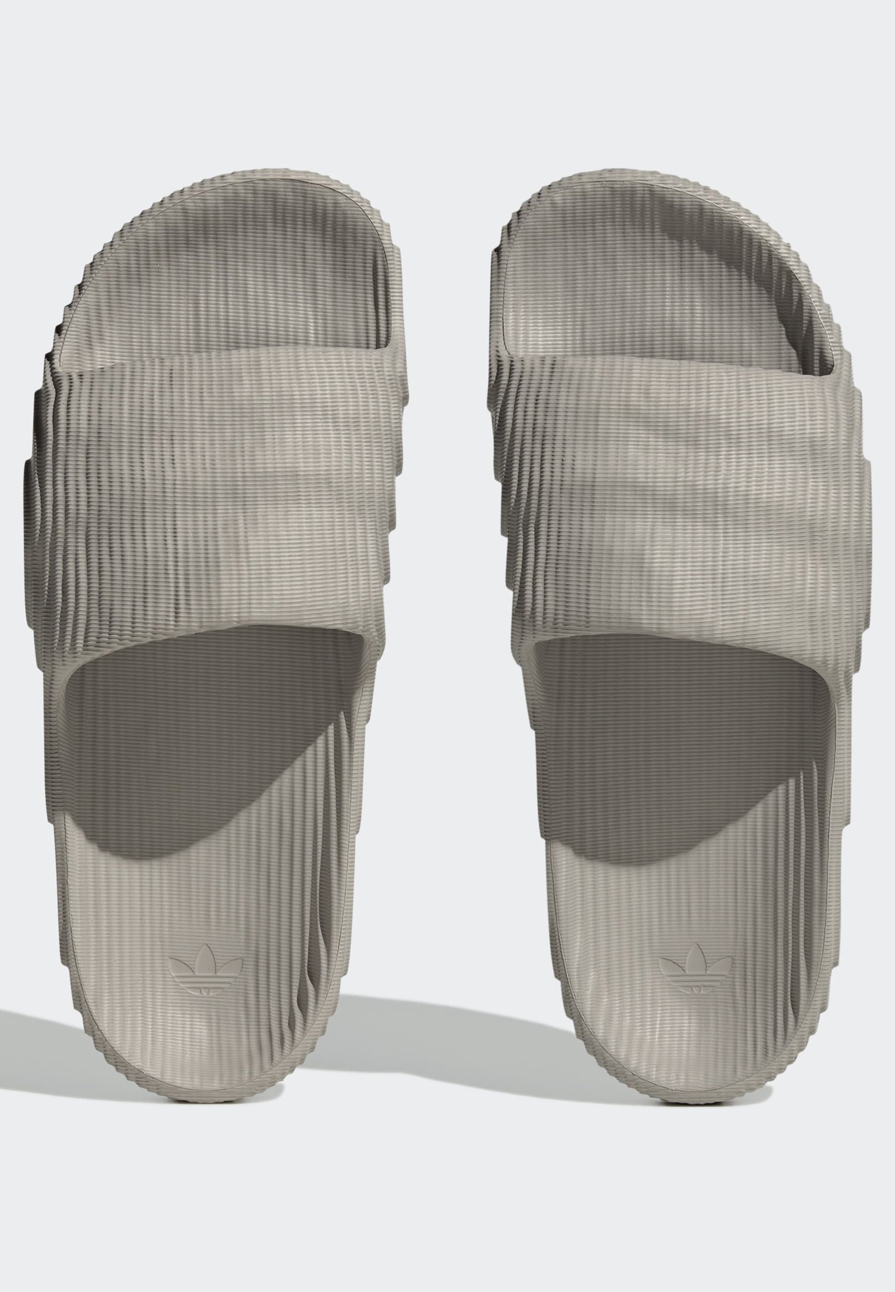 ADILETTE 22 - Pool slides