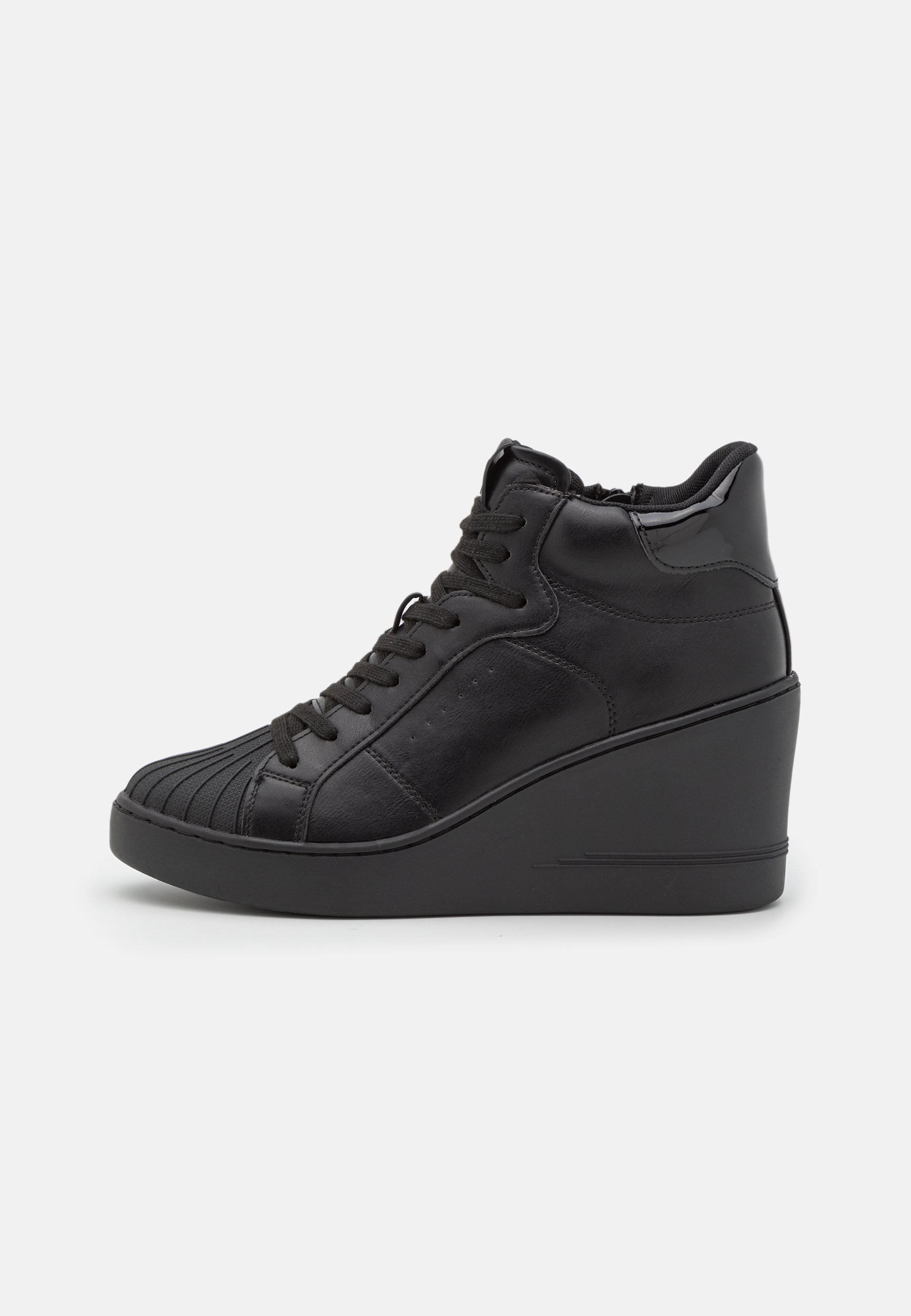 High-top trainers