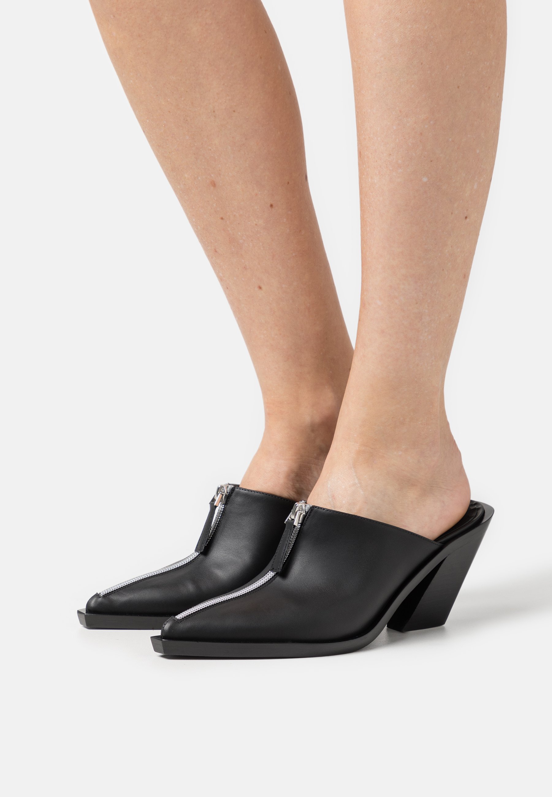 ECLAIR ZIP MULE- Heeled mules