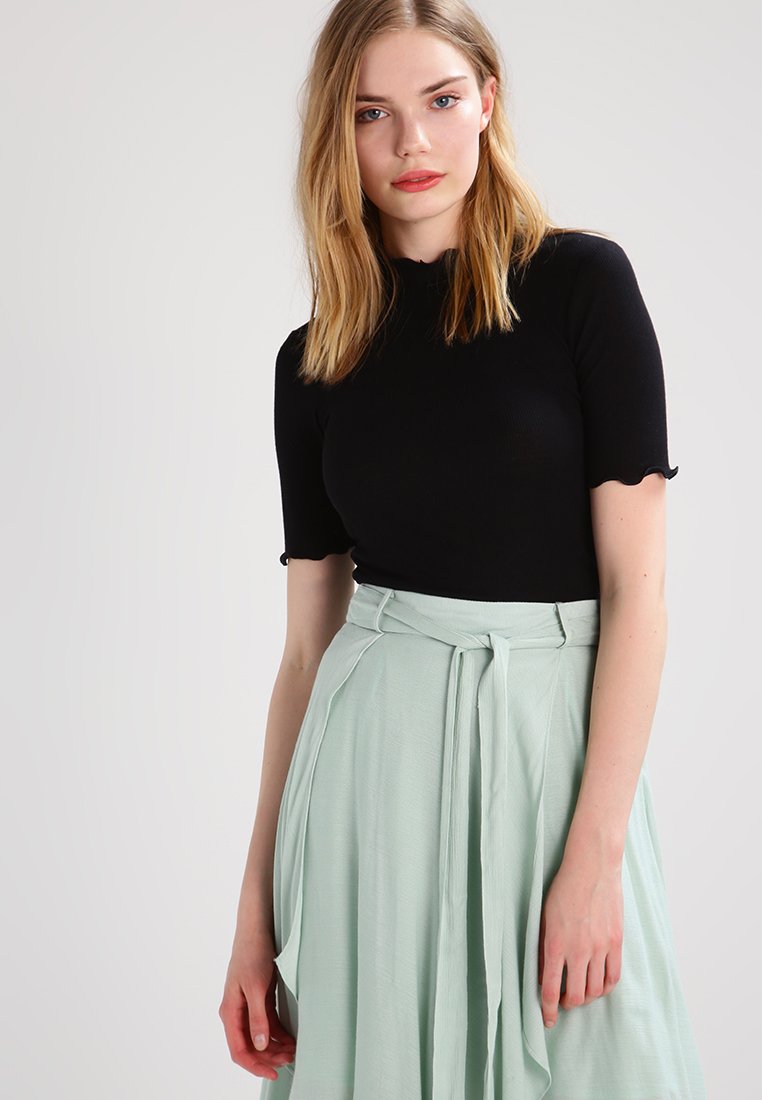 NELLI - Basic T-shirt