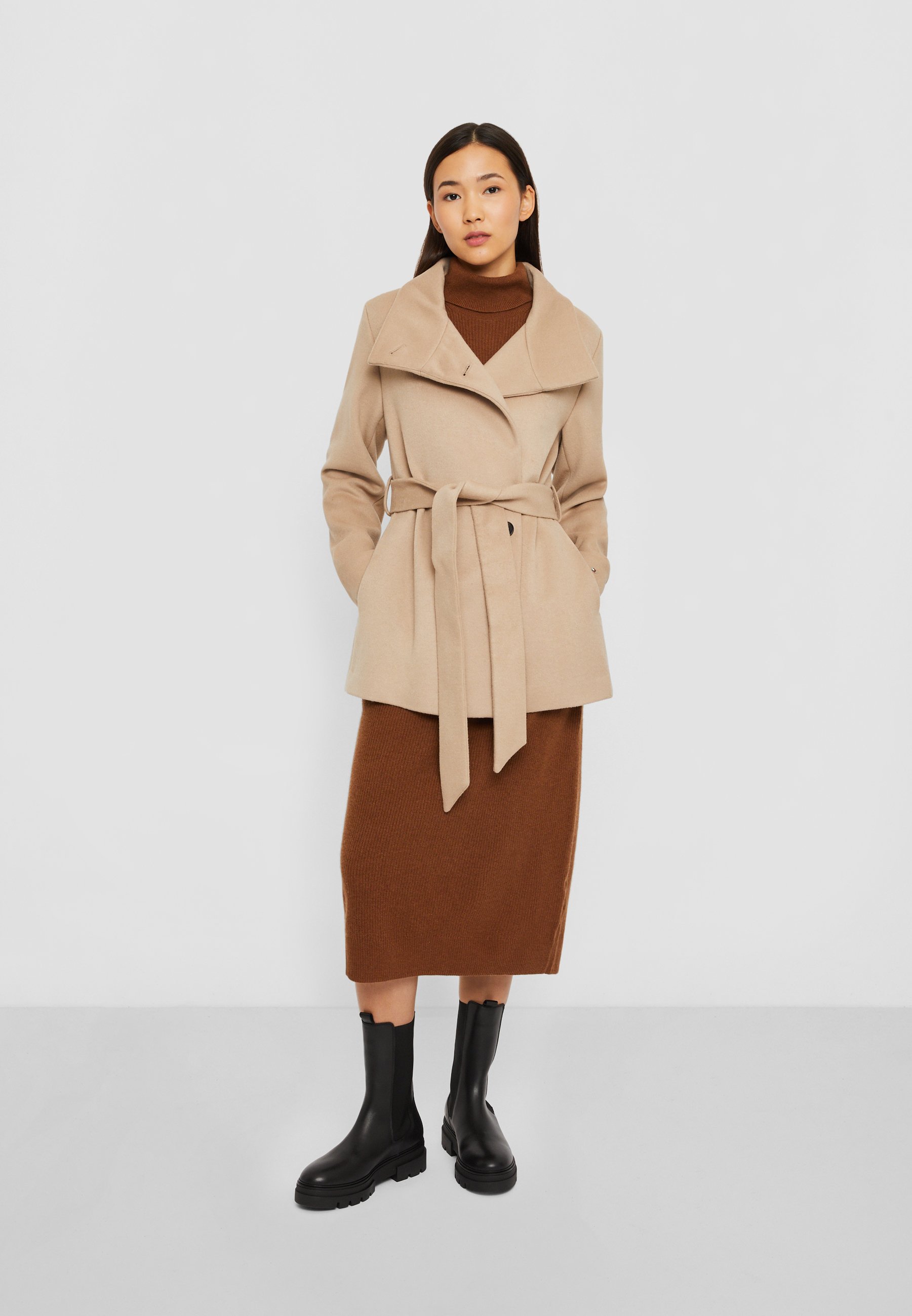 BELTED FUNNEL - Short coat