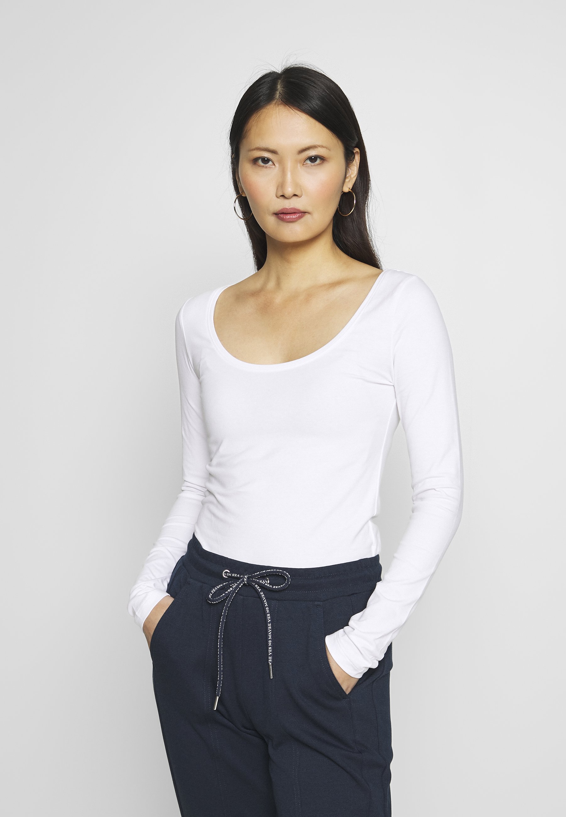 Long sleeved top