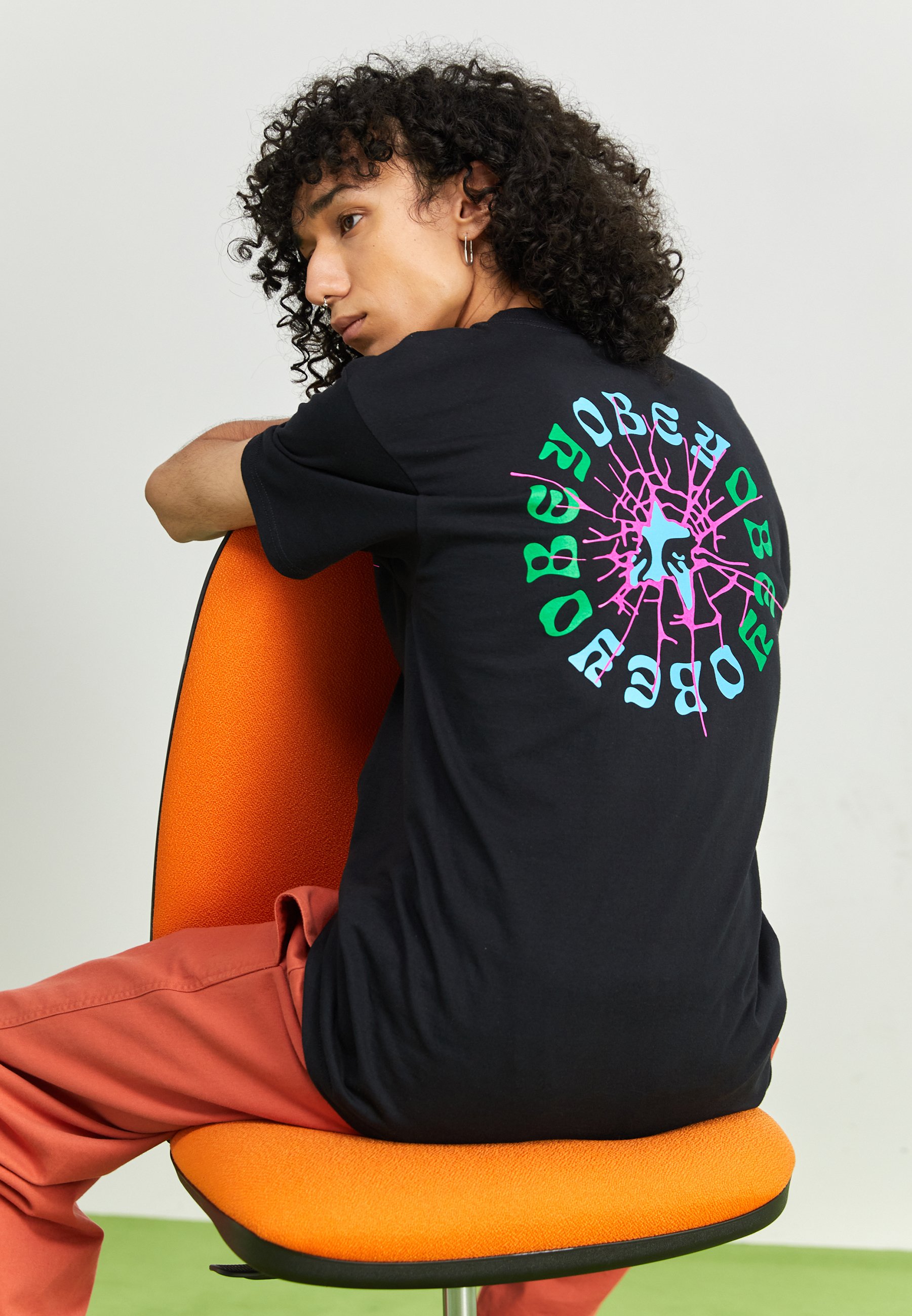 OBEY BROKEN CLASS - Print T-shirt