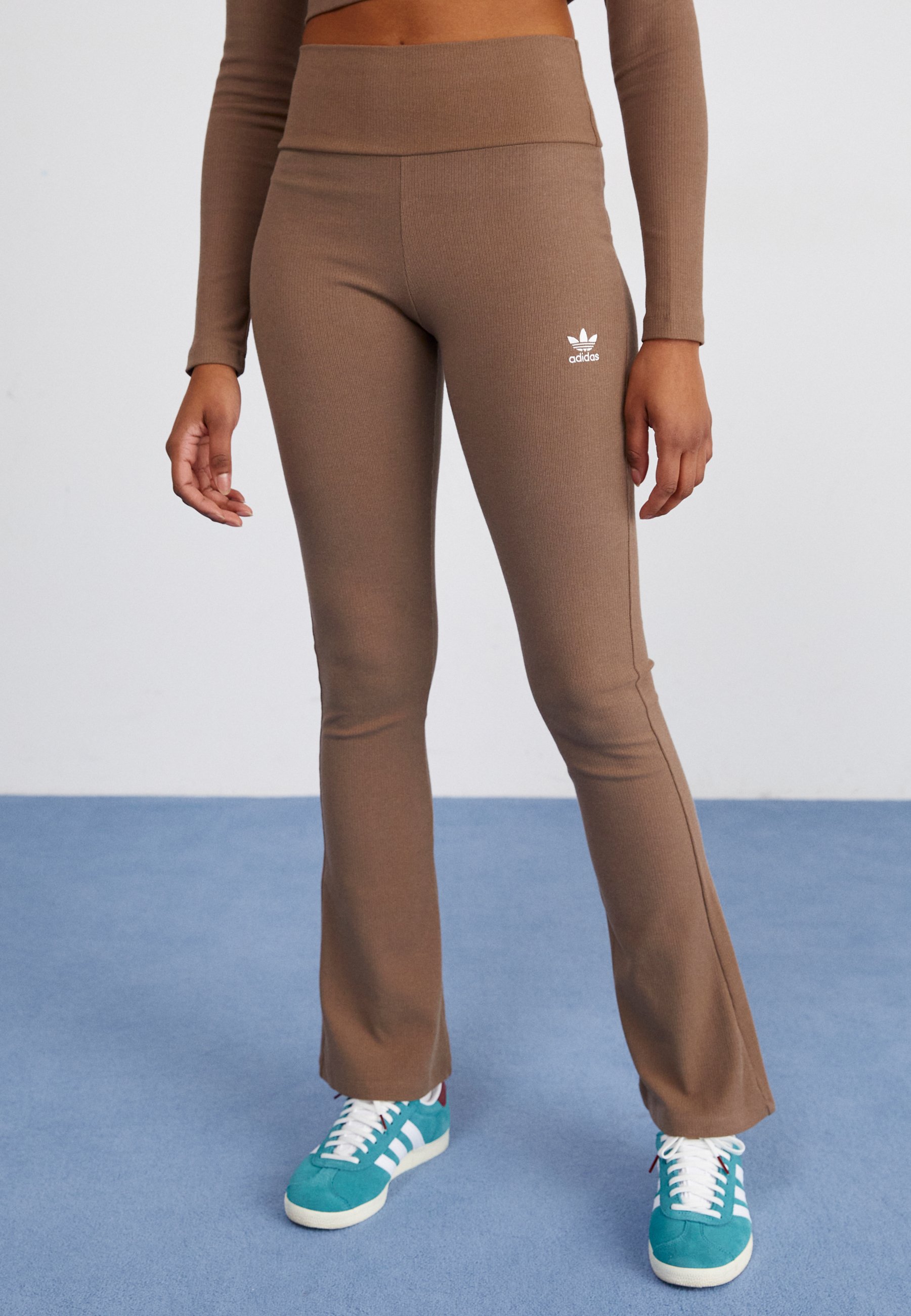 ESSENTIALS FLARED - Leggings - Trousers