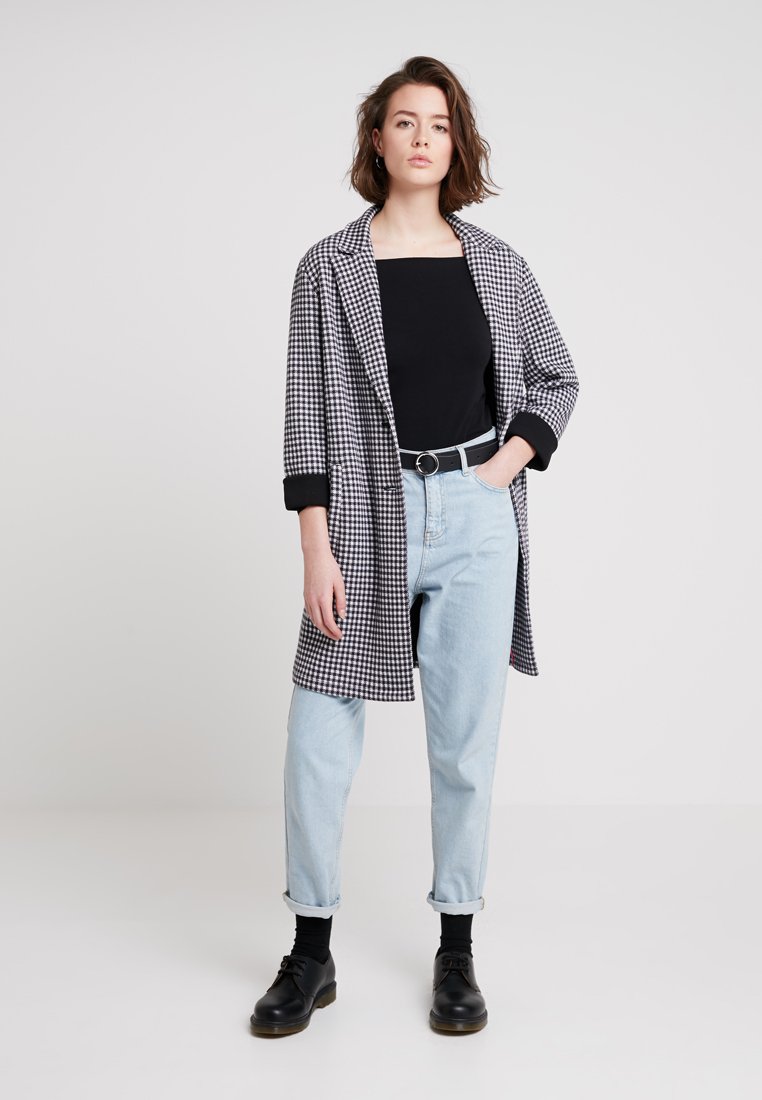 Long sleeved top