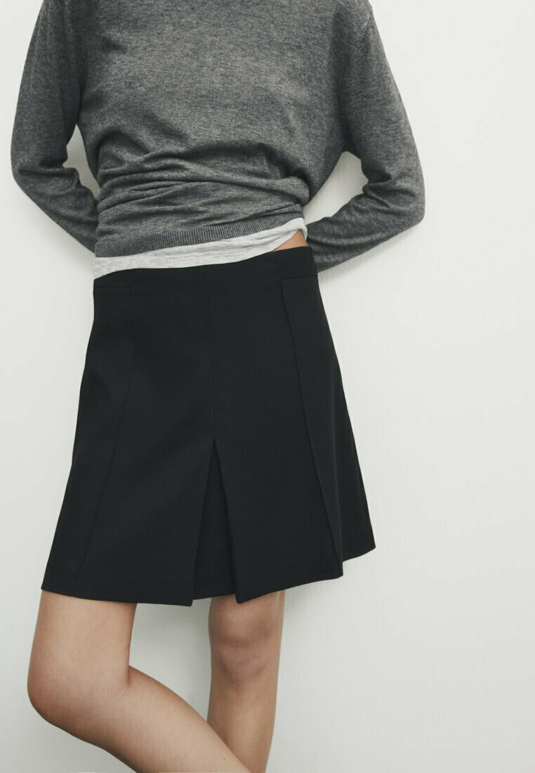WITH PLEATED DETAIL - A-line skirt