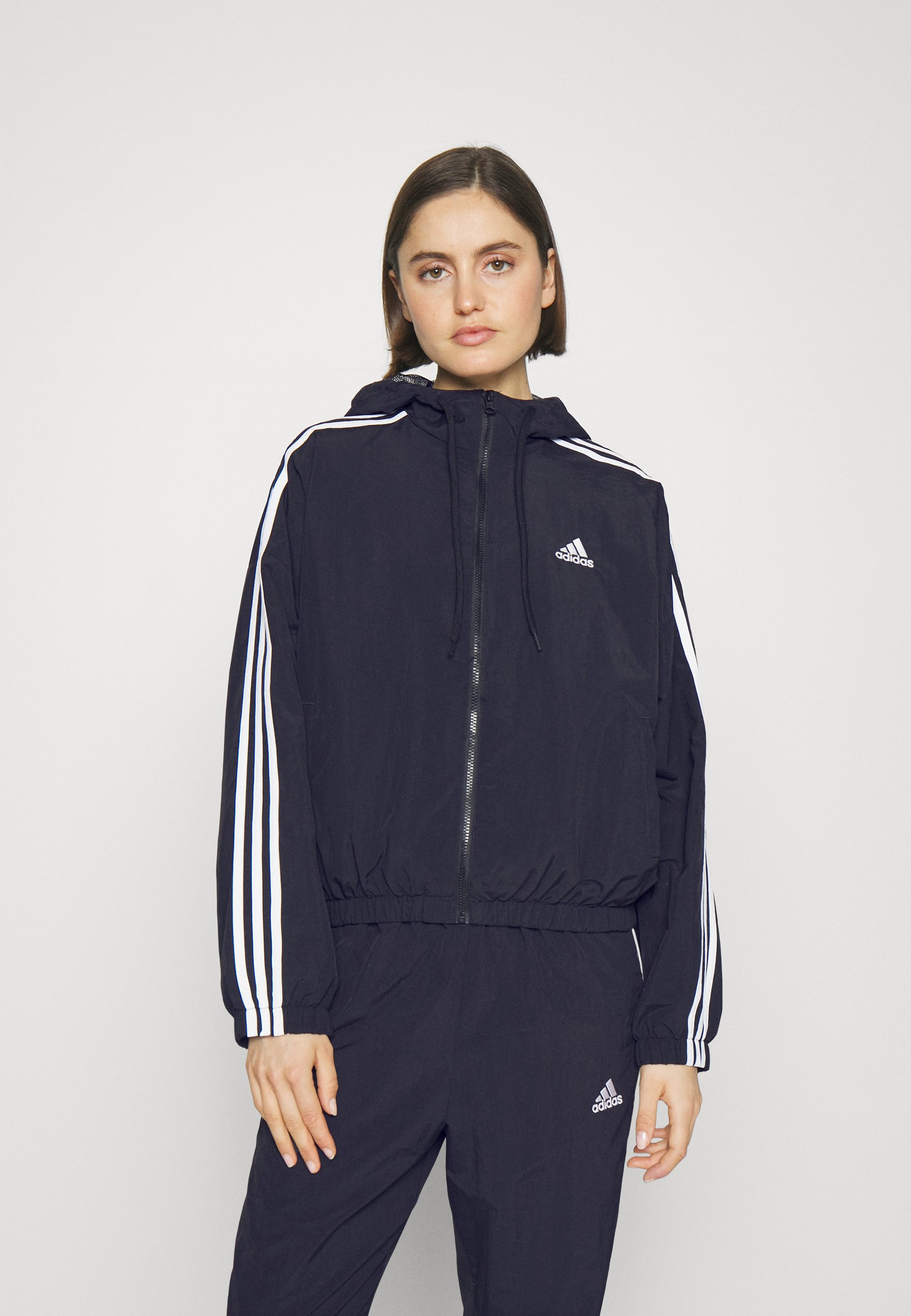 ESSENTIALS WOVEN WINDBREAKER - Training jacket