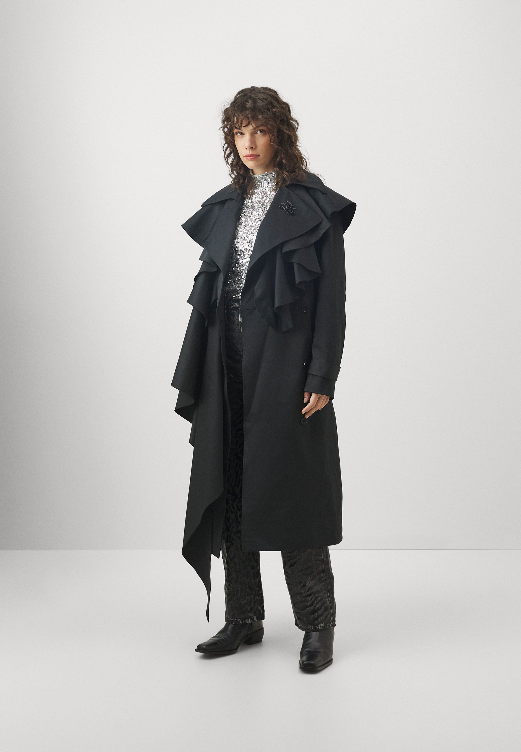 HUNS PICK RUFFLE COAT - Trenchcoat