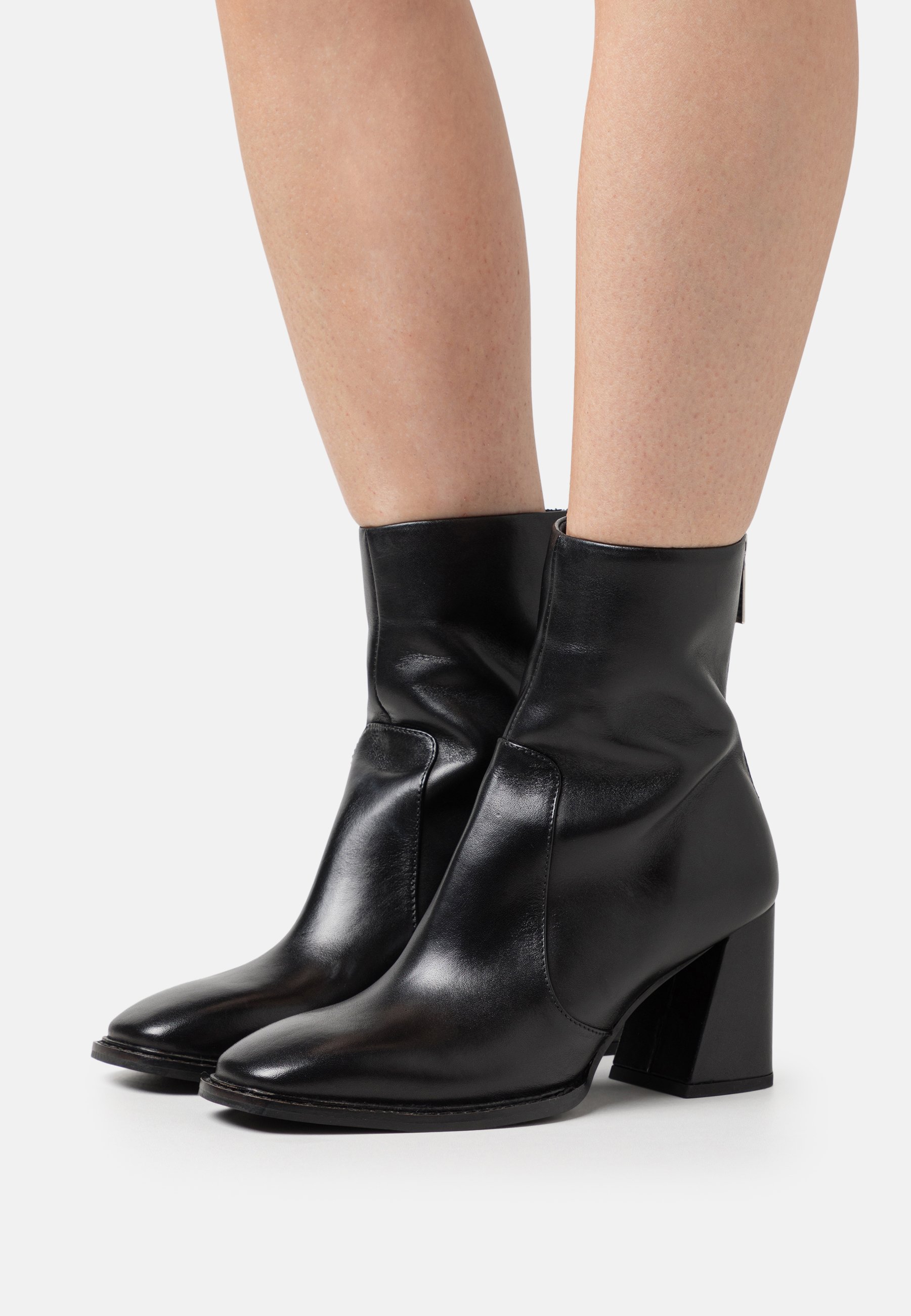 FRANKIE BACK ZIP BOOT - Classic ankle boots